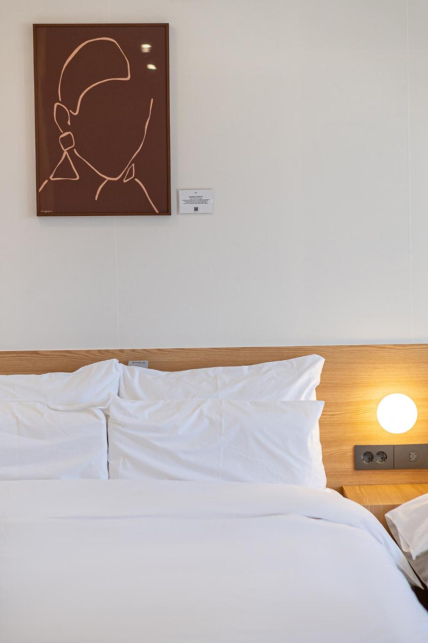 Twin Room - Photo 10