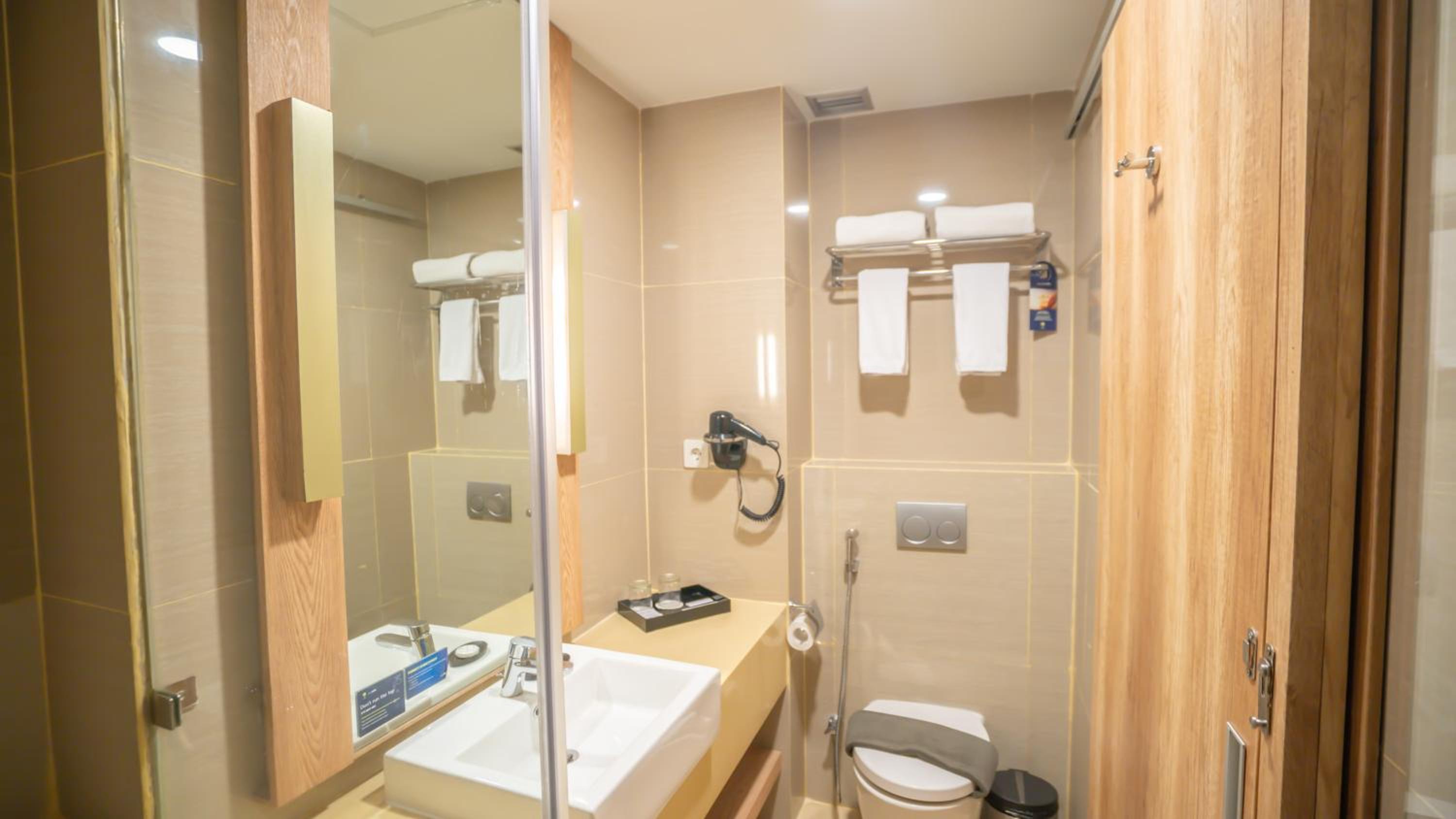 Deluxe Twin Room - Photo 6