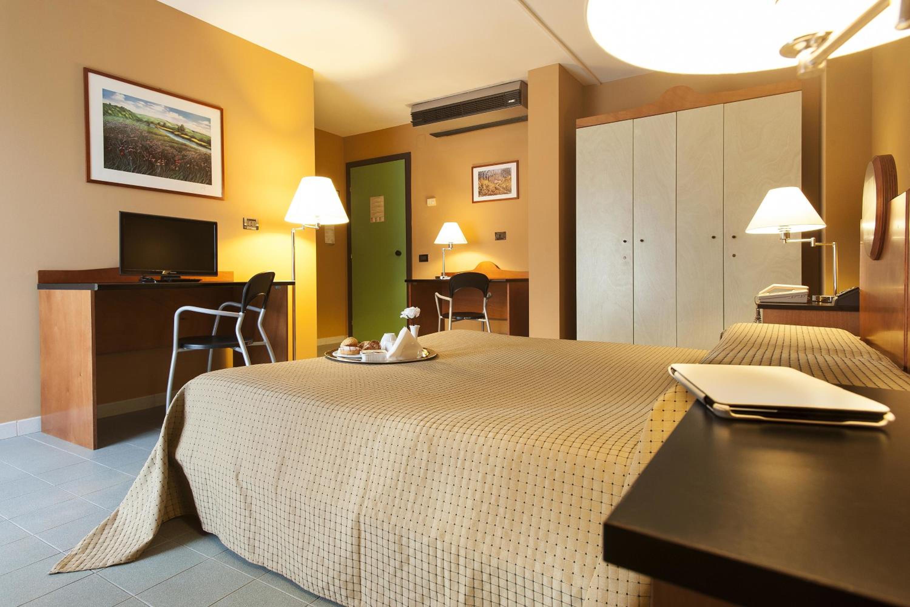 Double Room - Photo 10