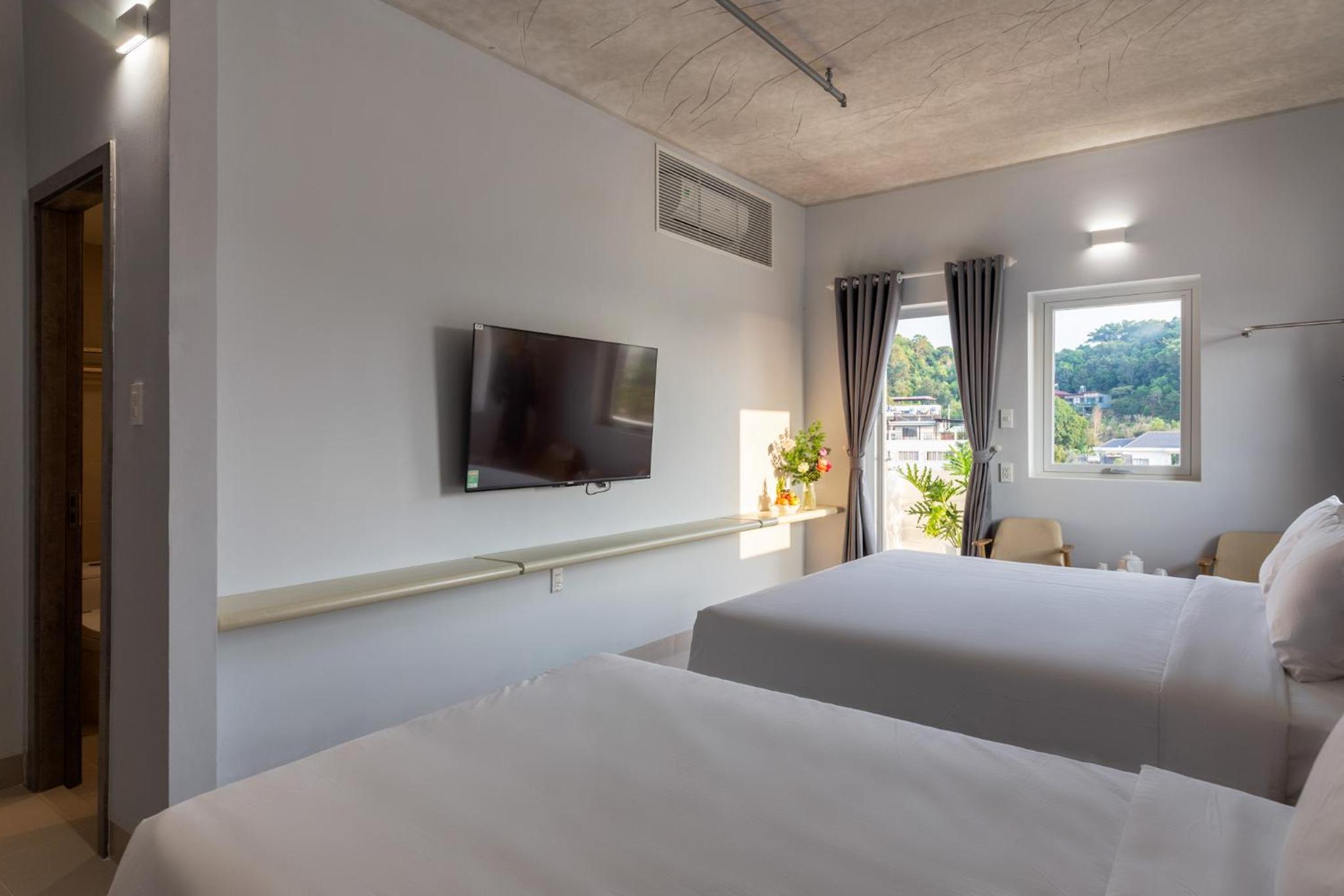 Deluxe Triple Room With Balcony - Photo 7