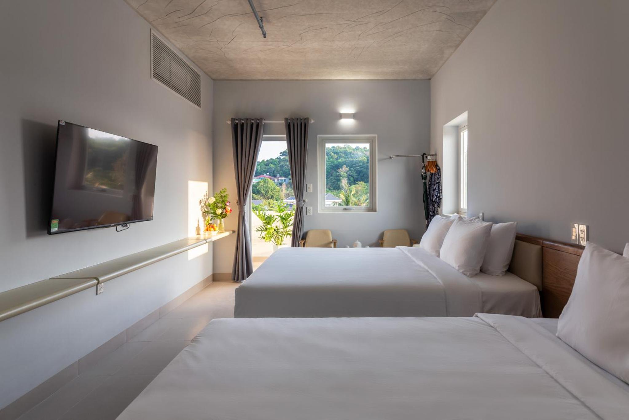 Deluxe Triple Room With Balcony - Photo 5