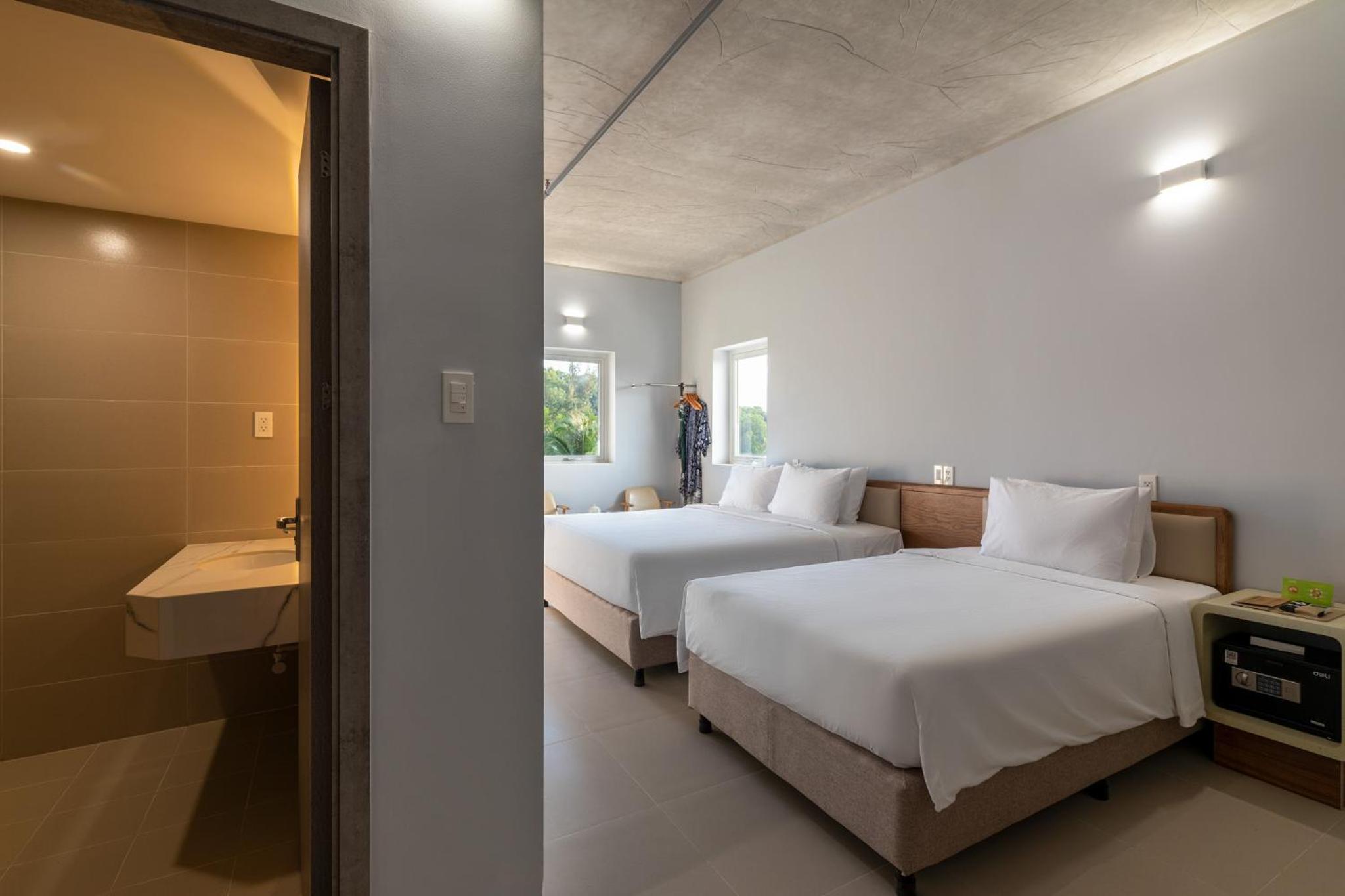 Deluxe Triple Room With Balcony - Photo 6