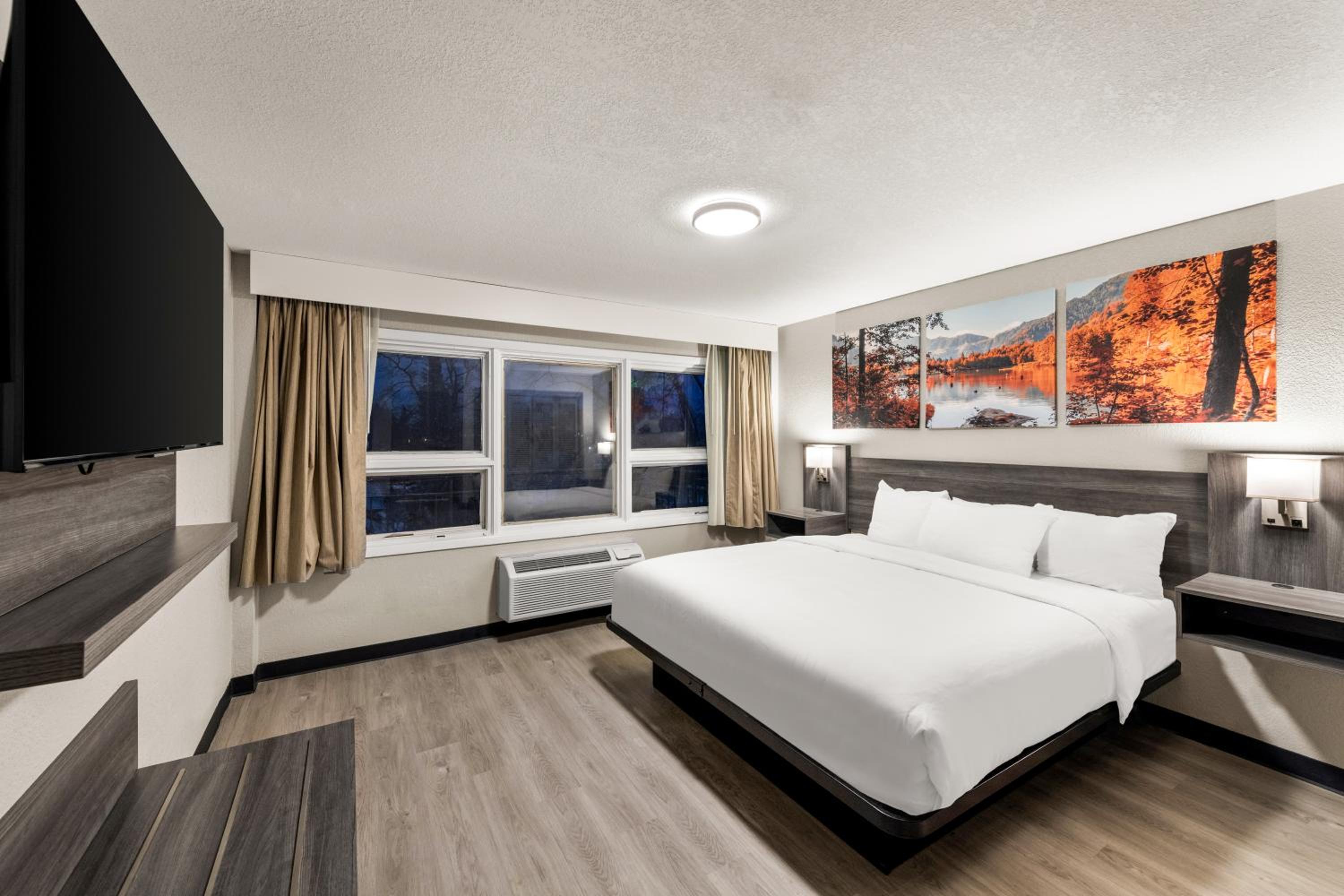 King Suite with Living Room - Non Smoking