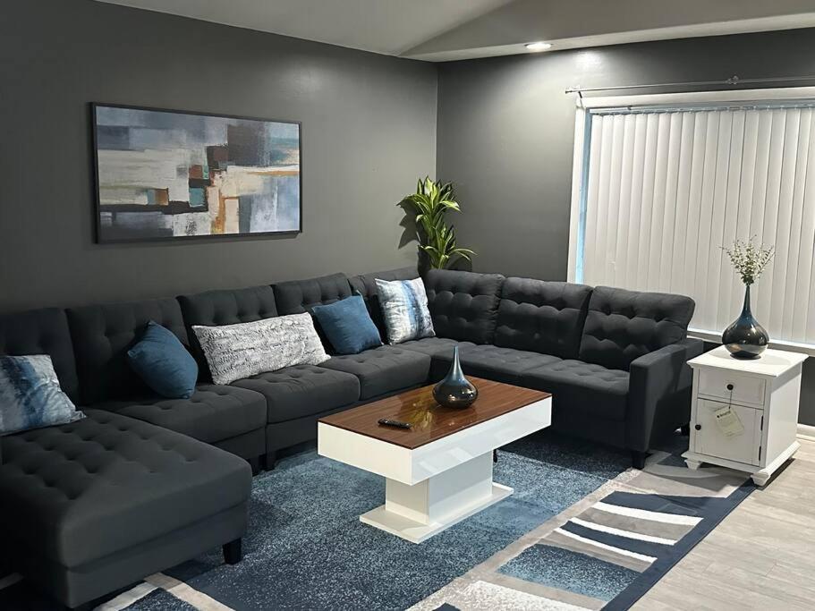 Three-Bedroom Apartment photo 1