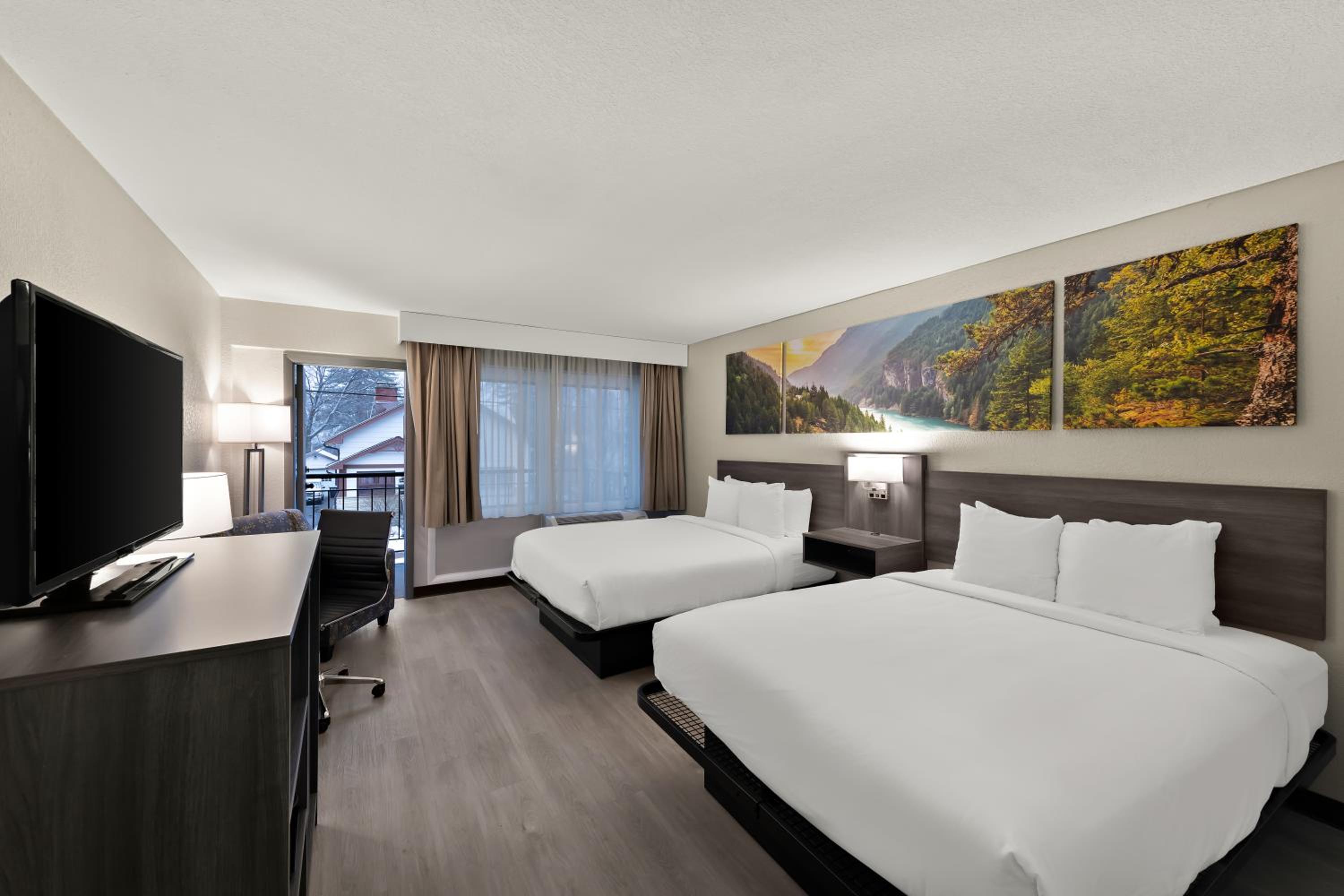 Queen Room with Two Queen Beds and Balcony - Non-Smoking