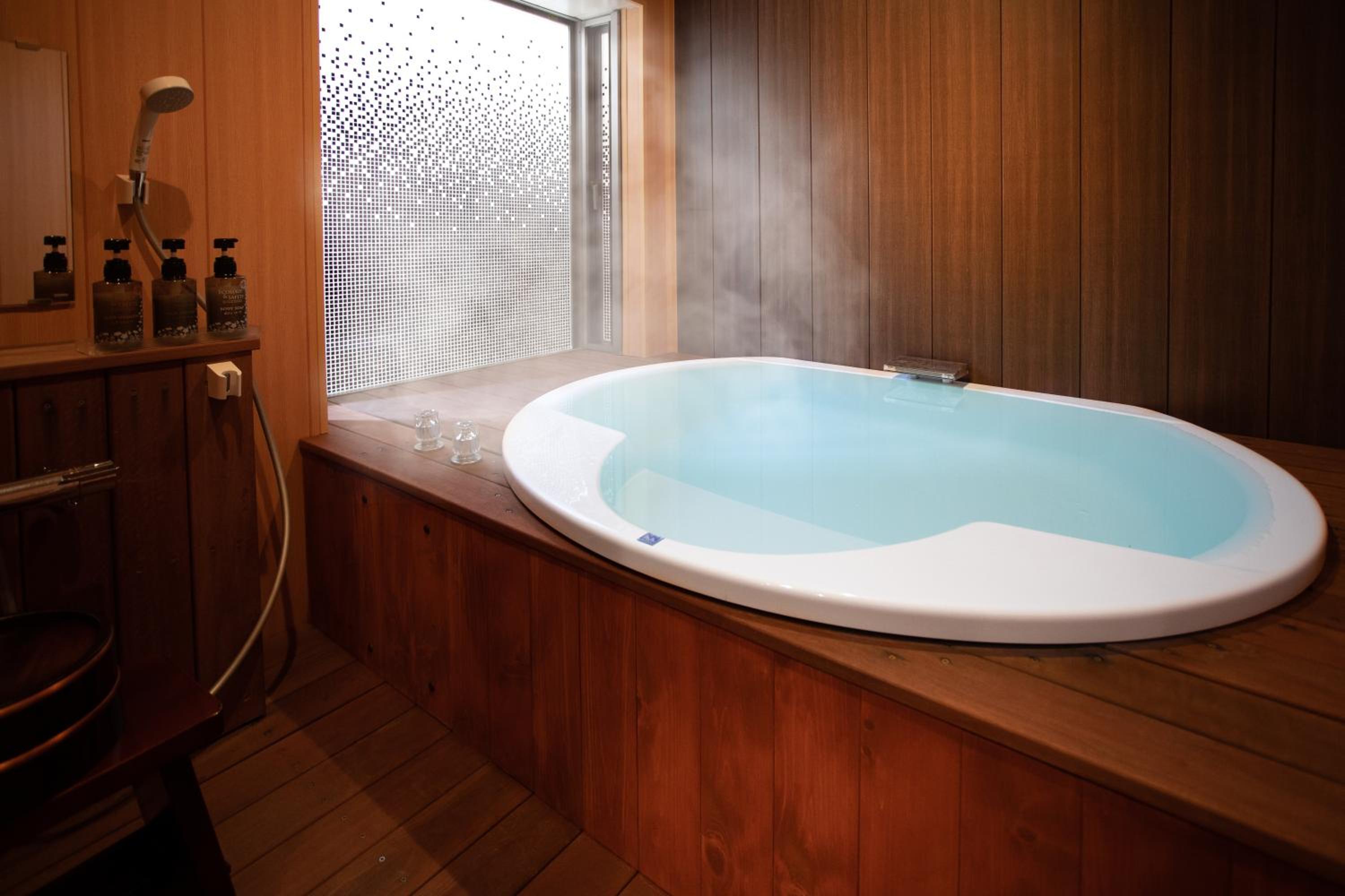 Twin Room with Private Bathroom - Photo 4