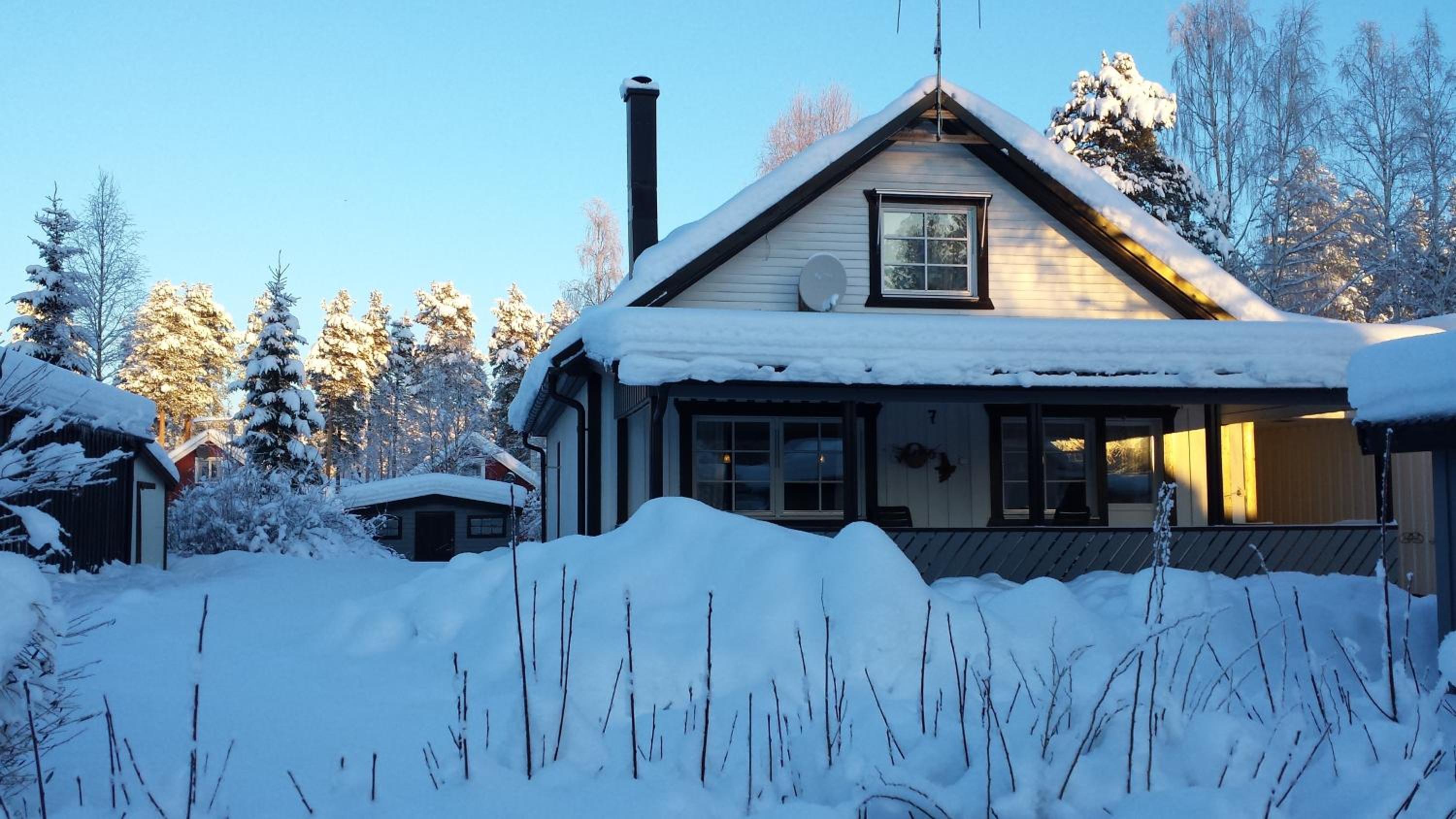 Five-Bedroom House photo 1