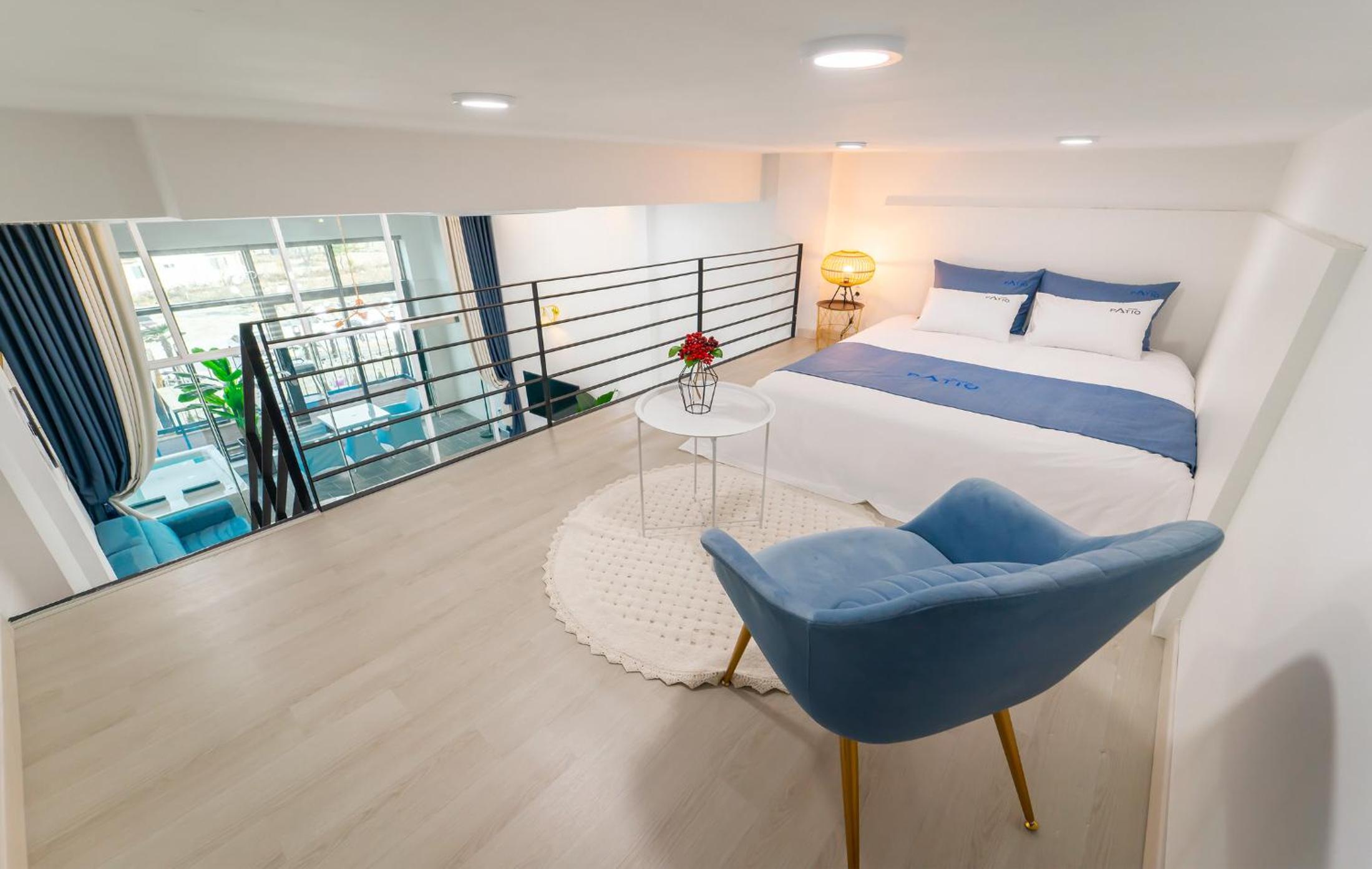King Room with Pool View - Photo 5