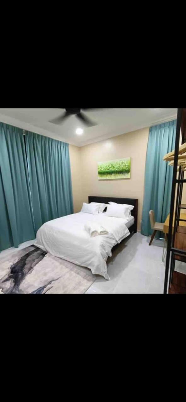 Three-Bedroom Apartment photo 2