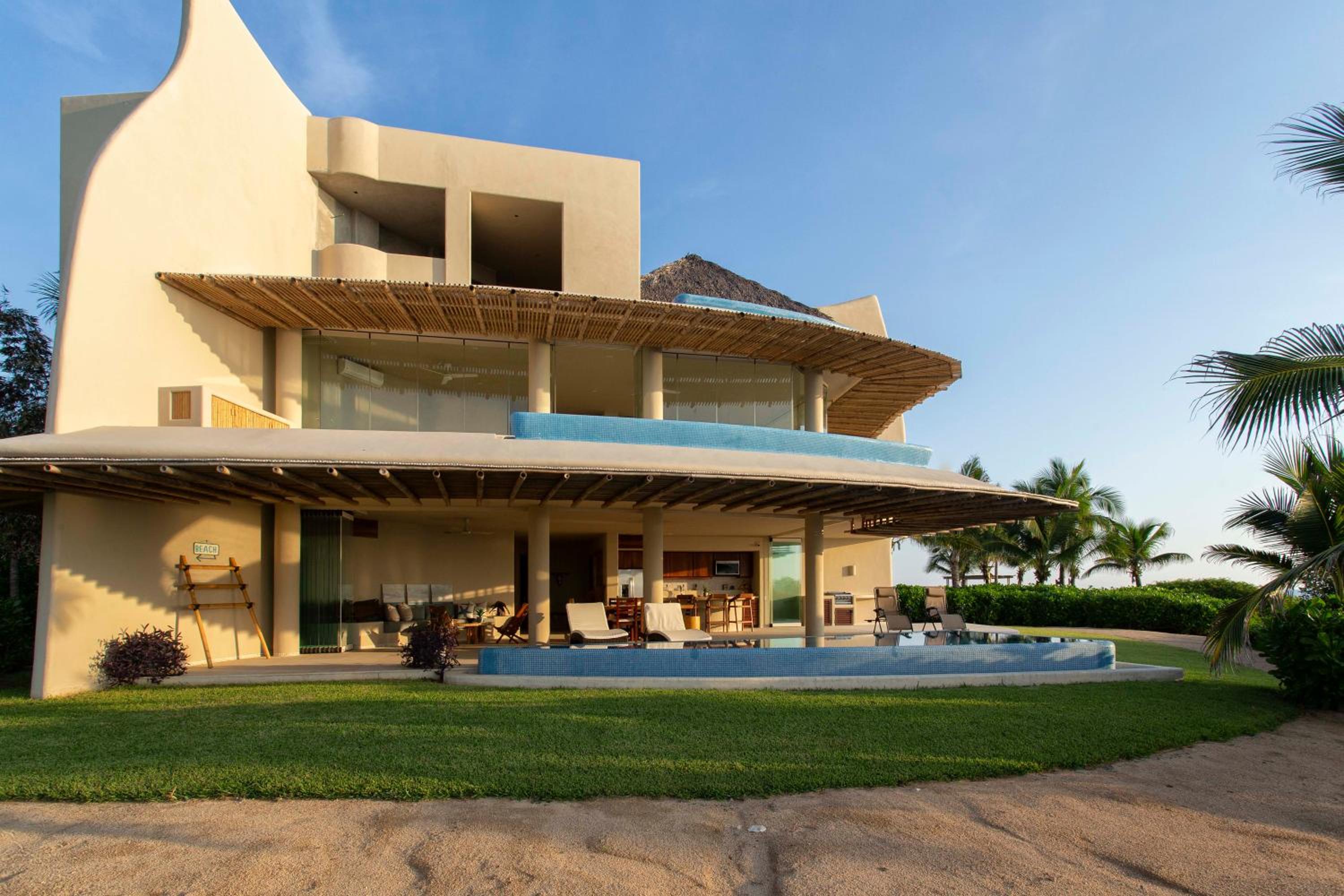 Villa photo 2