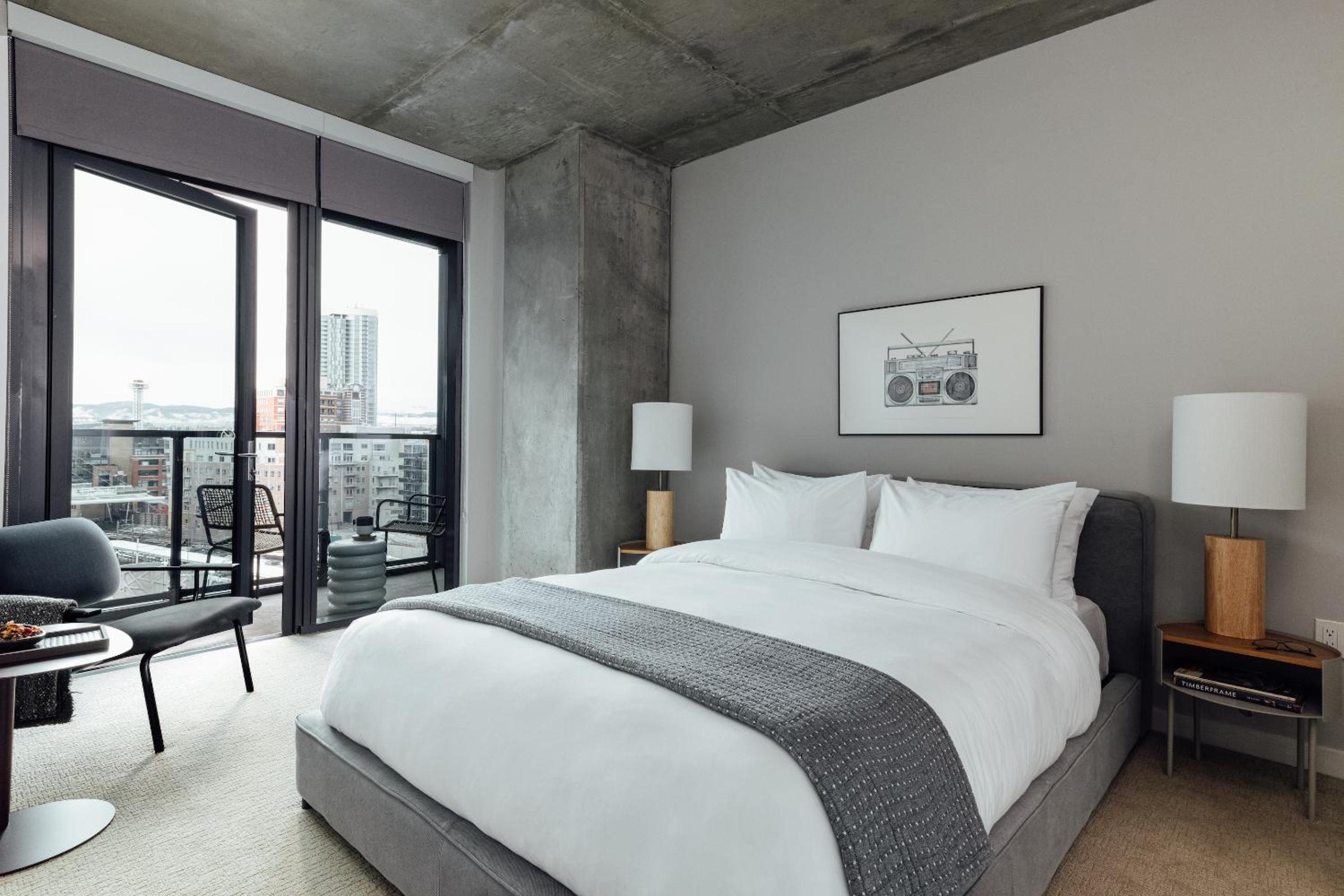Premium Two Bedroom Suite with Balcony, Mountain View