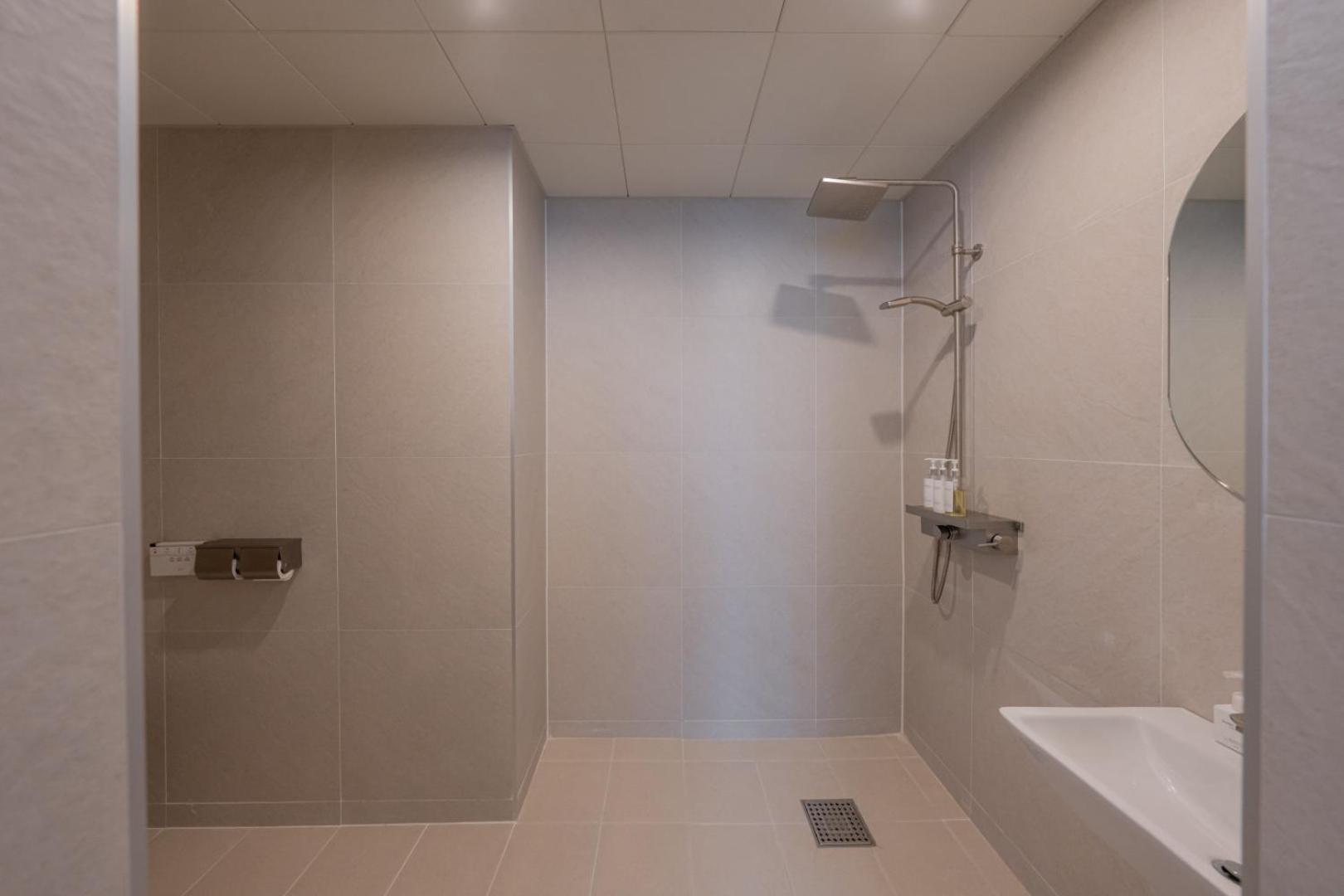 Standard Double Room - Photo 7