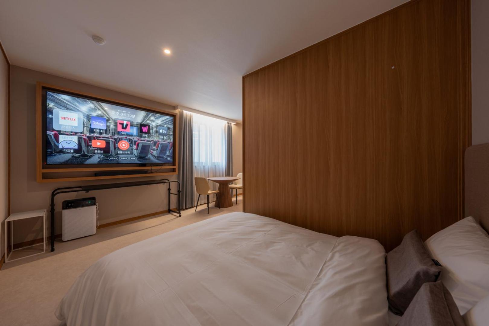Movie Room - Photo 7