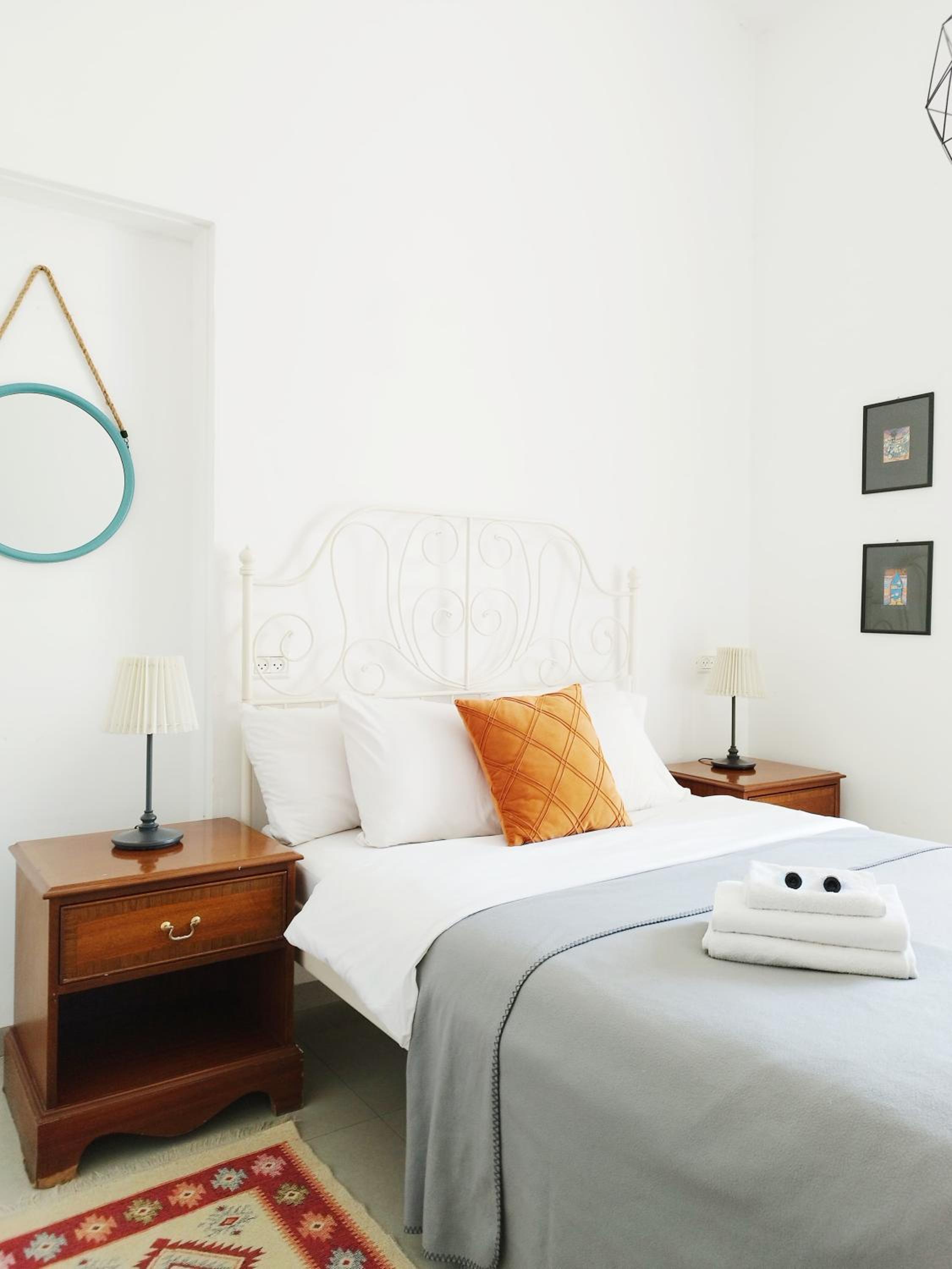 Budget Double Room - Photo 2