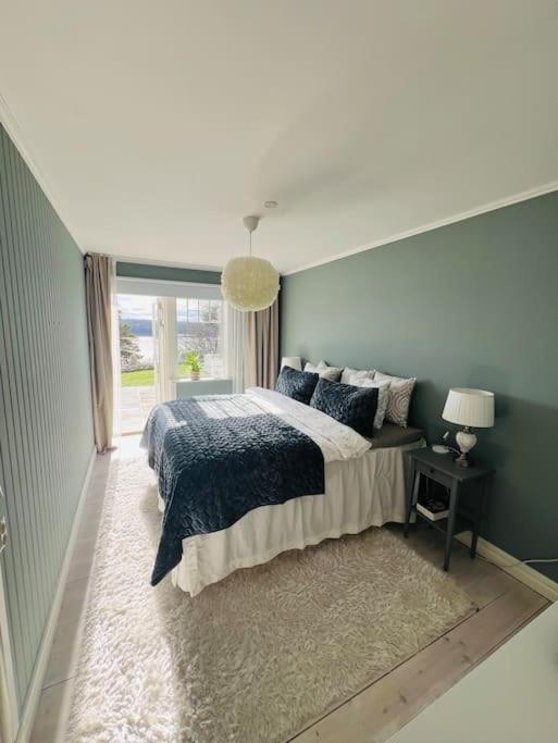 Three-Bedroom House photo 1