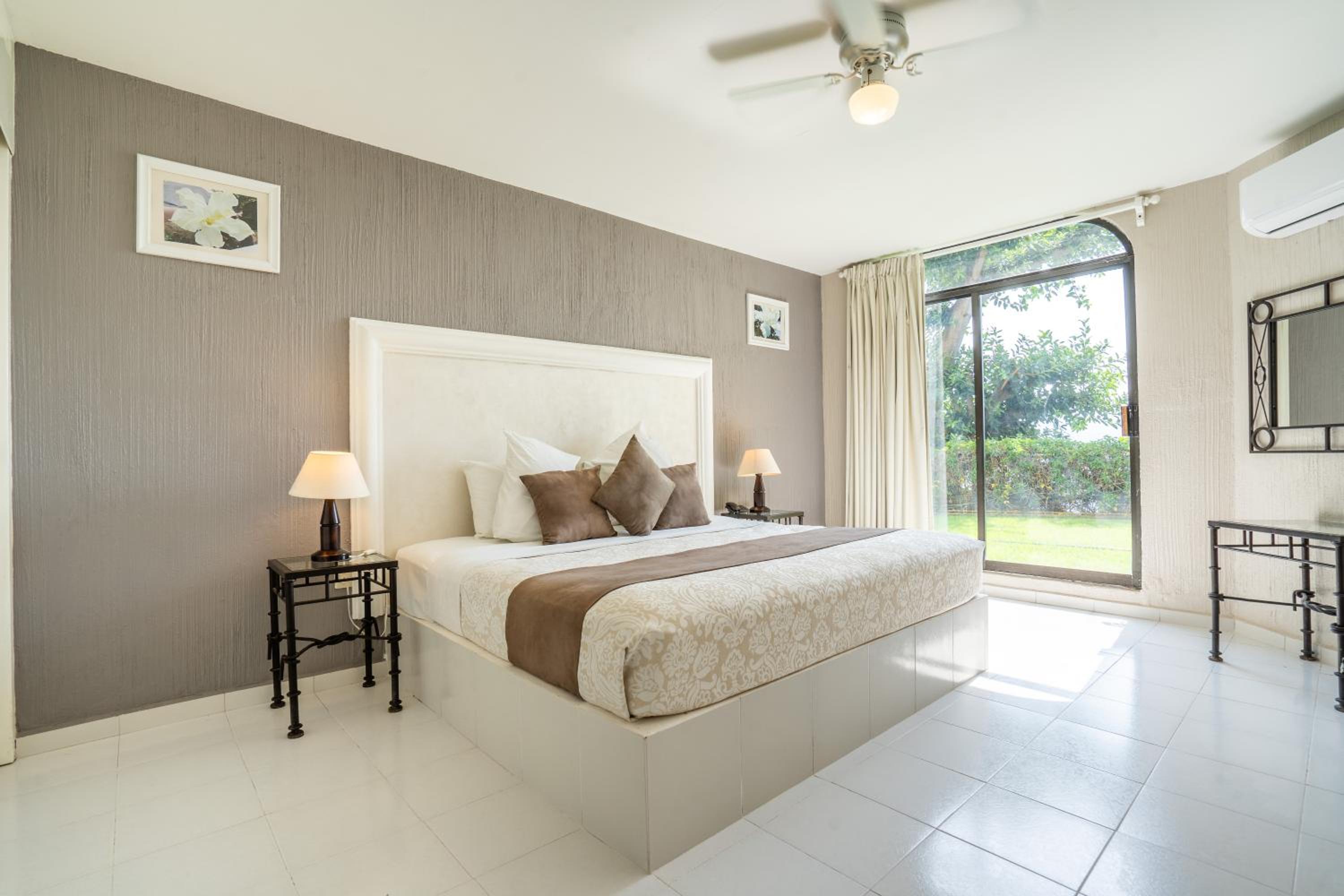 King Room with Garden View