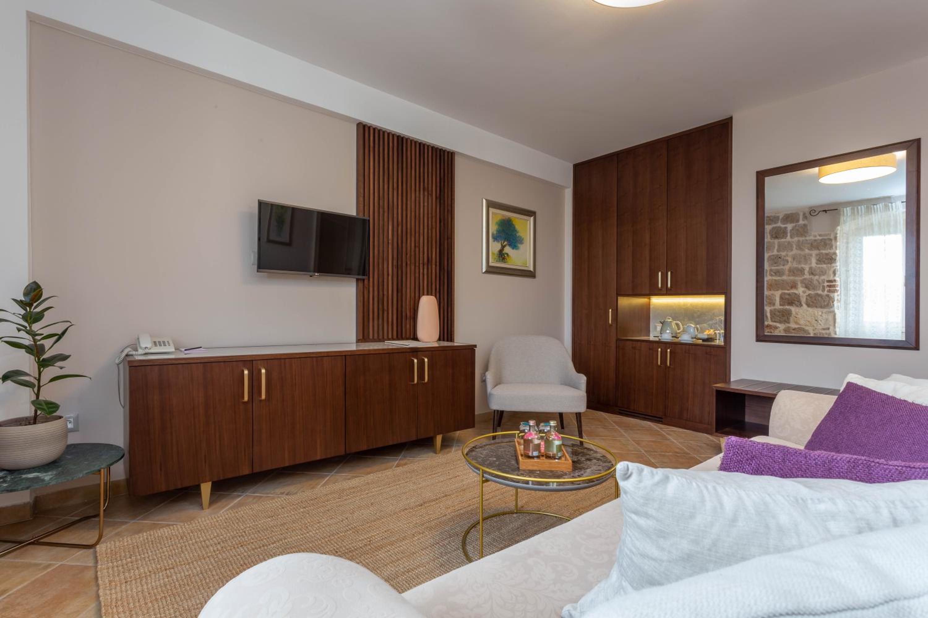 Superior Suite with Sea View - Photo 15
