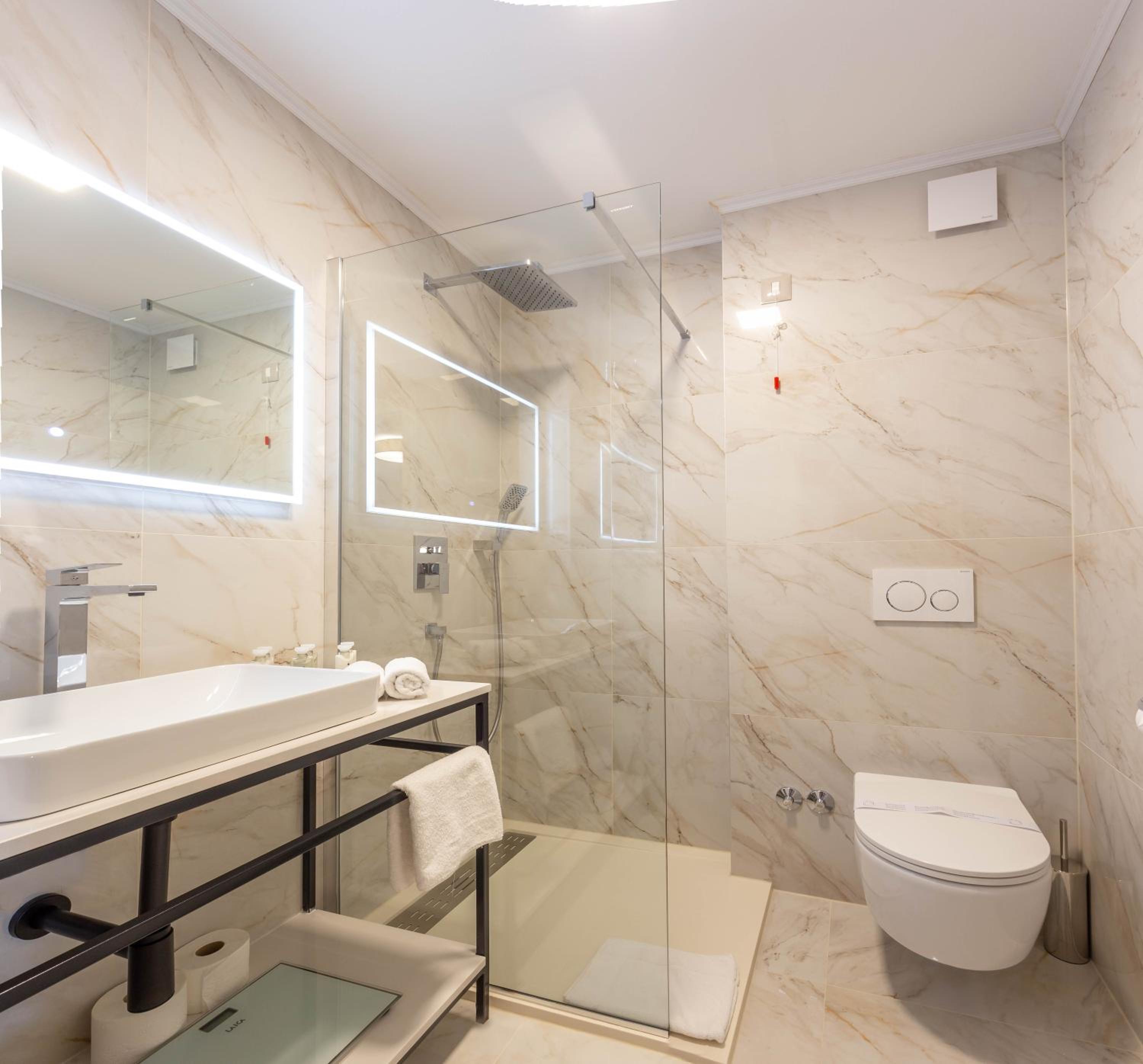 Superior Suite with Sea View - Photo 6