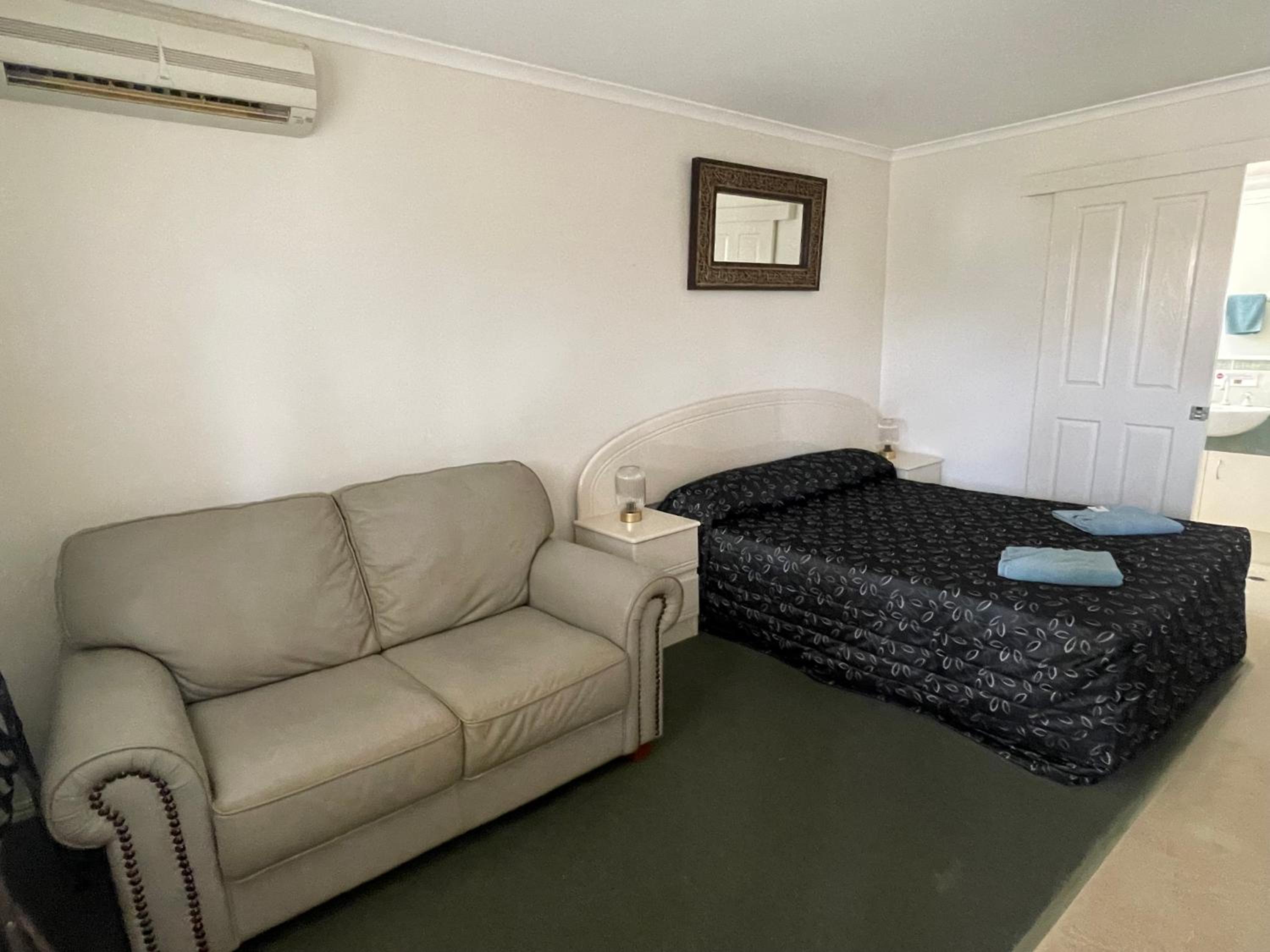 Large Double Room photo 1