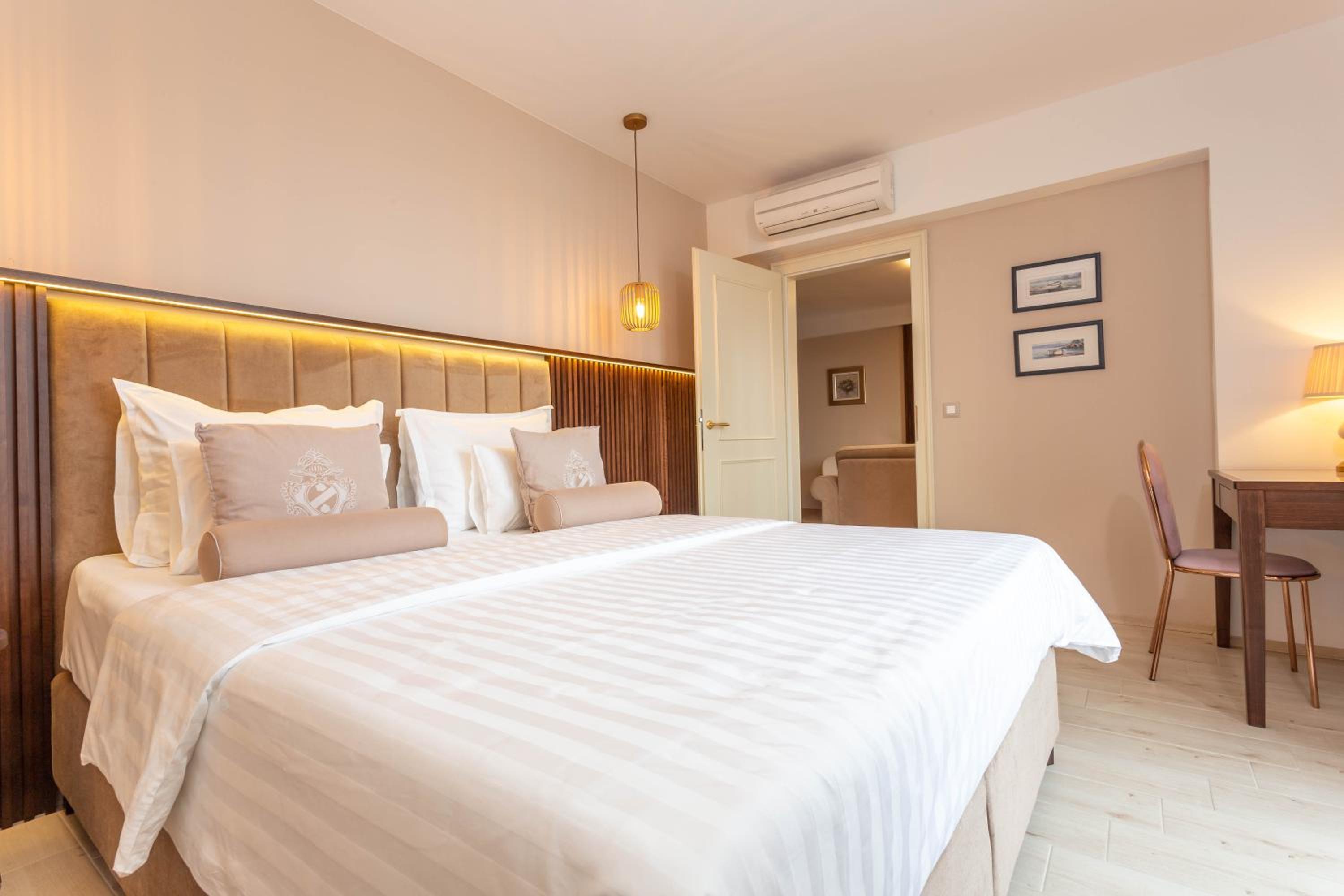 Superior Suite with Sea View - Photo 1