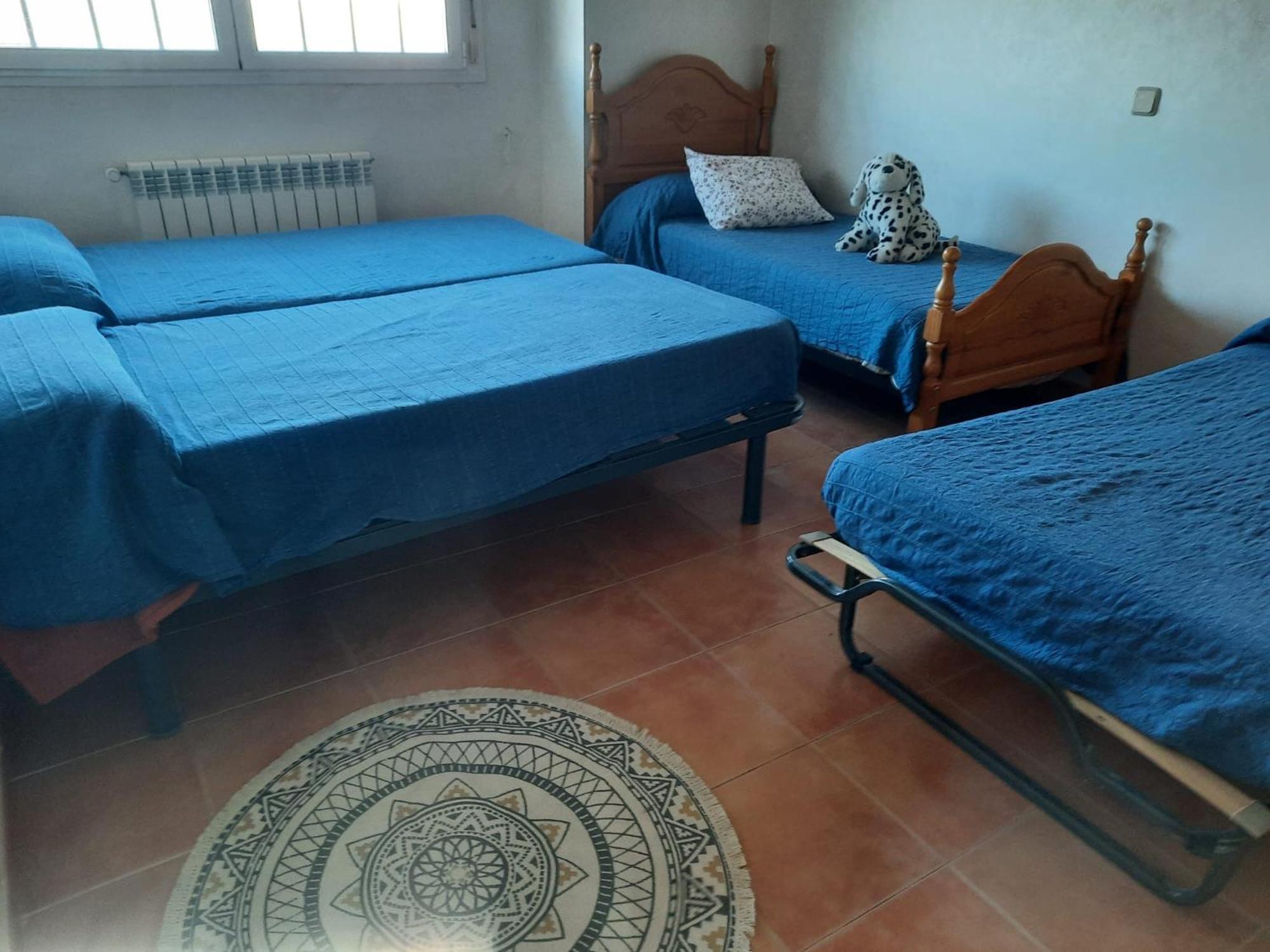Quadruple Room with Shared Bathroom photo 3