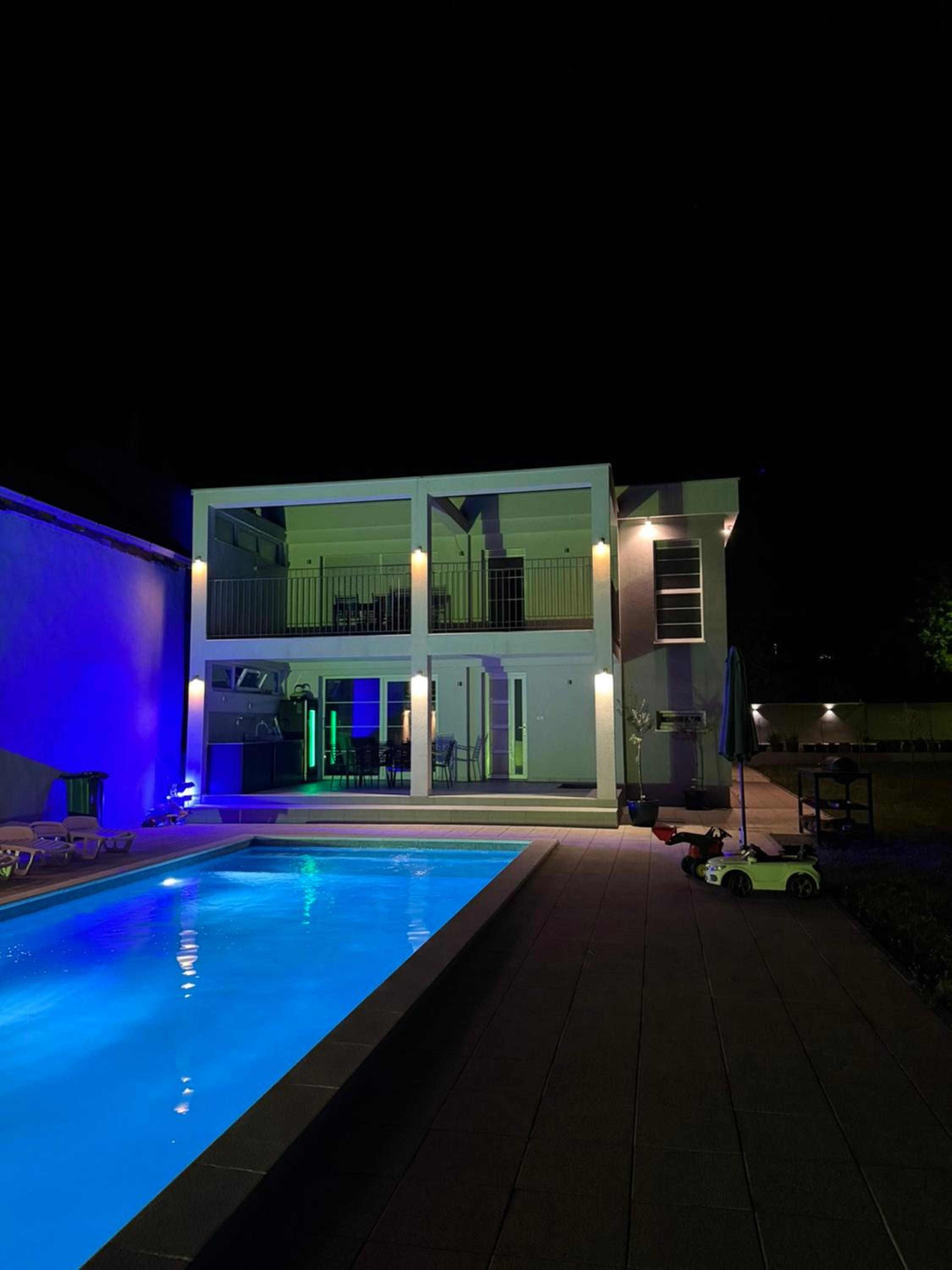Luxury Villa with swimming pool photo 3