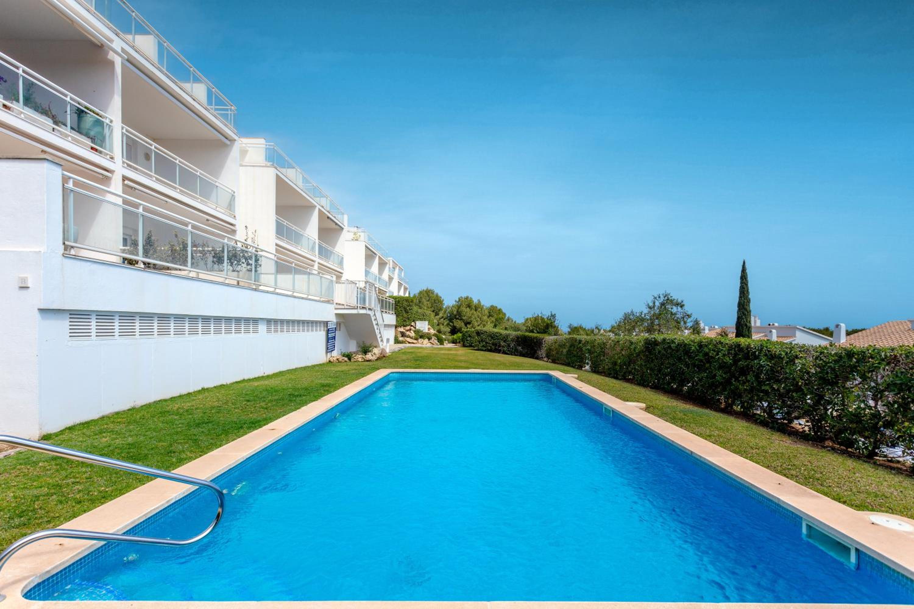 Three-Bedroom Premium Apartment with Balcony photo 2