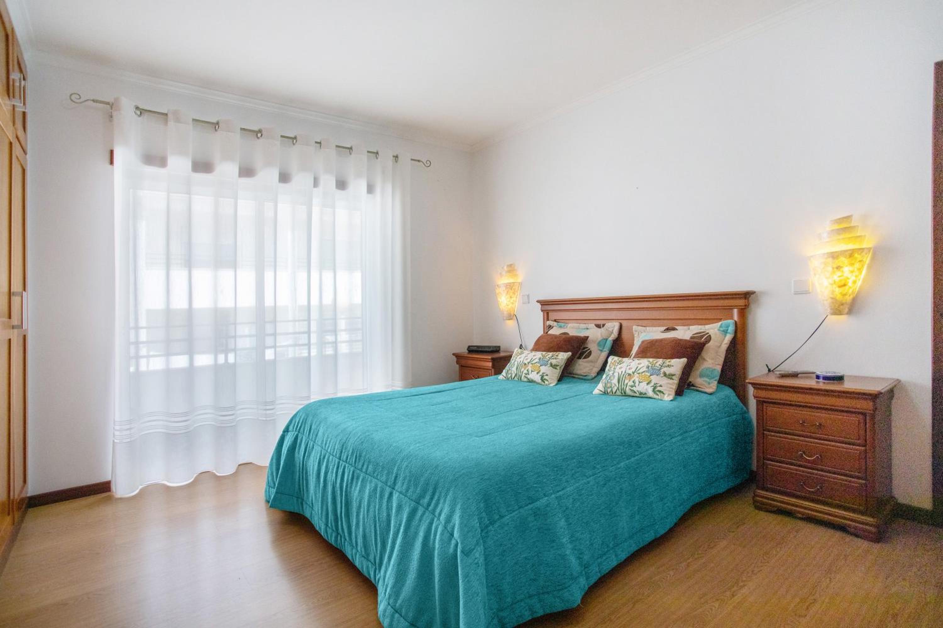 Three-Bedroom House photo 3