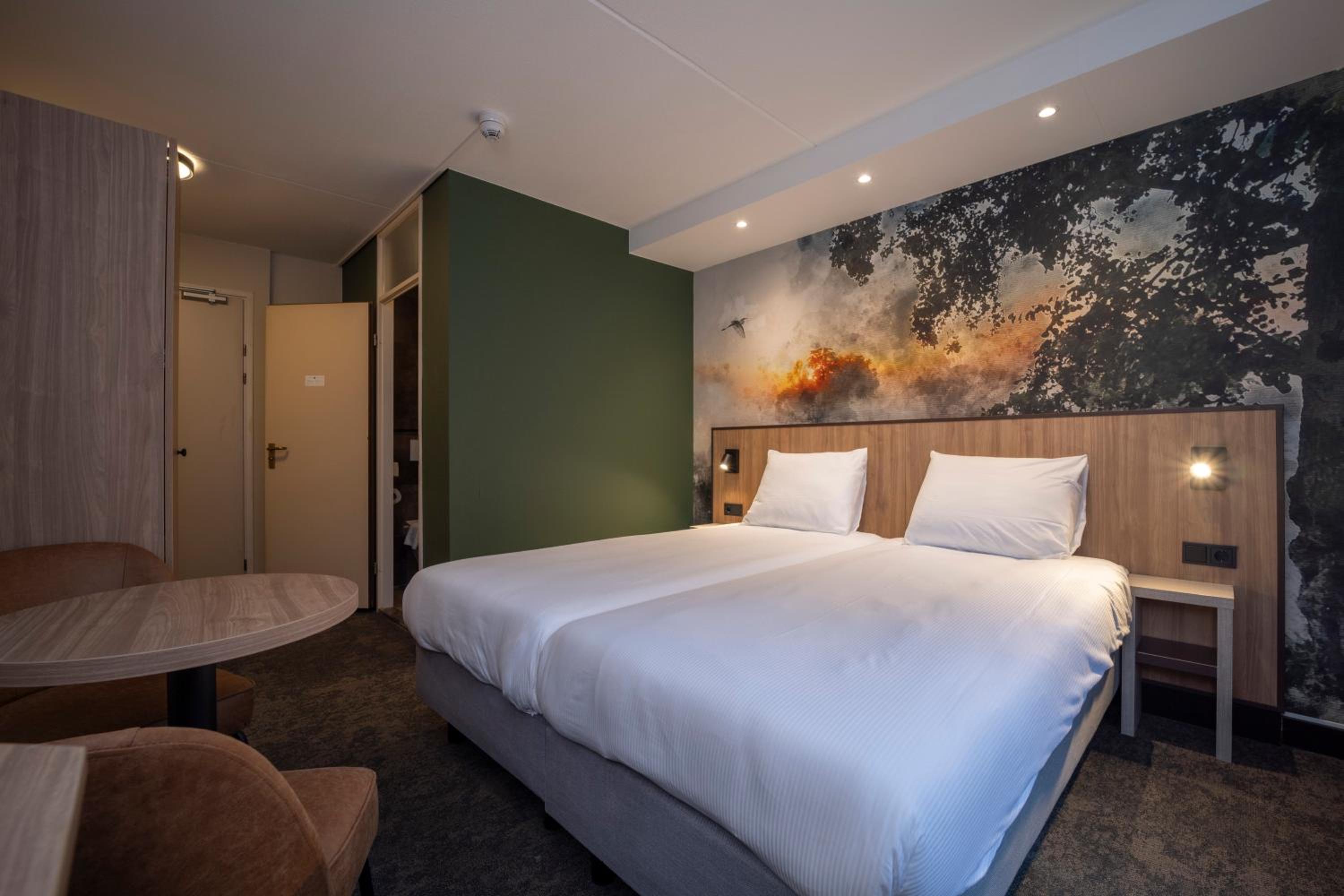 Deluxe Double Room with Shower - Photo 2