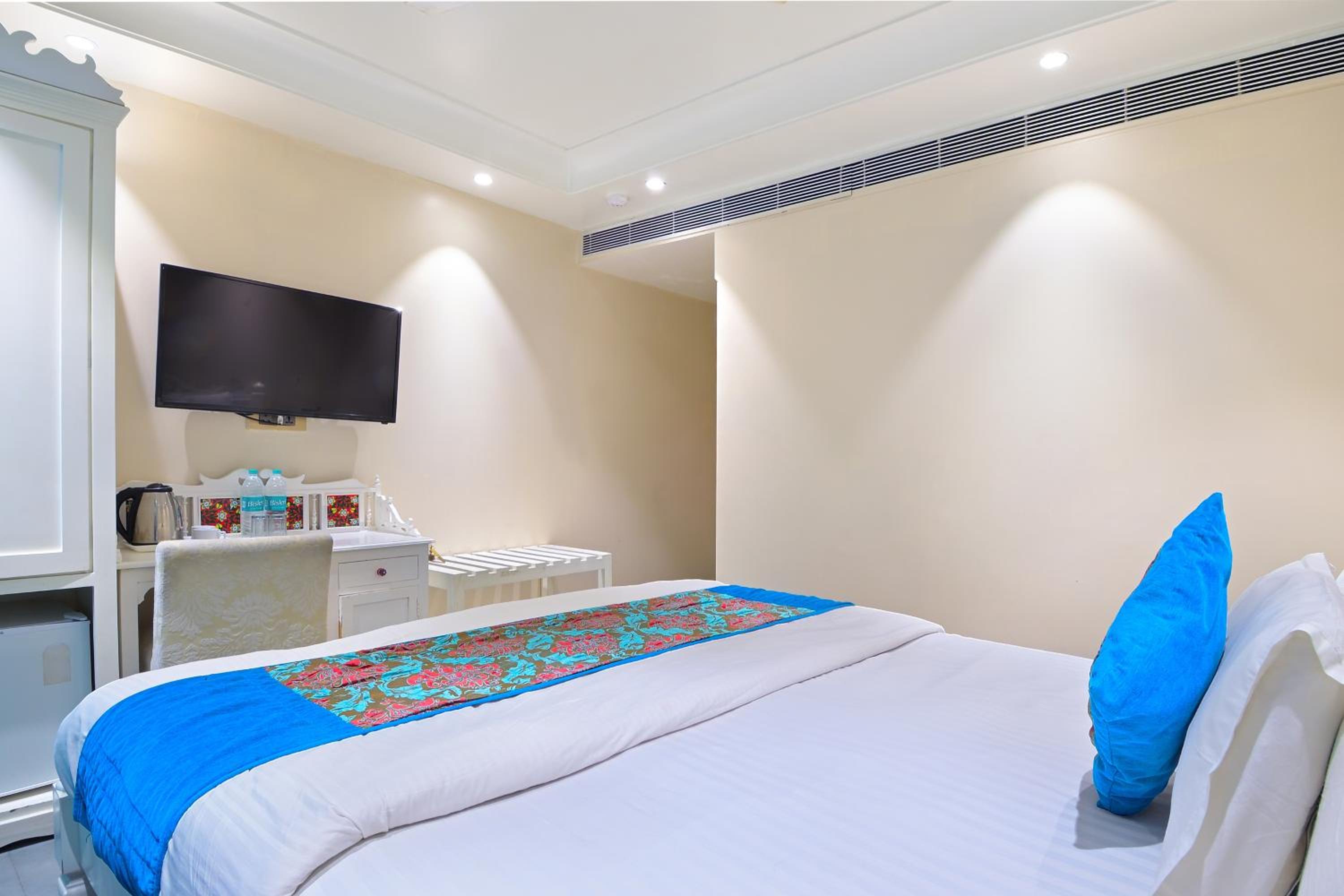 Heritage Boutique Room - Photo 17