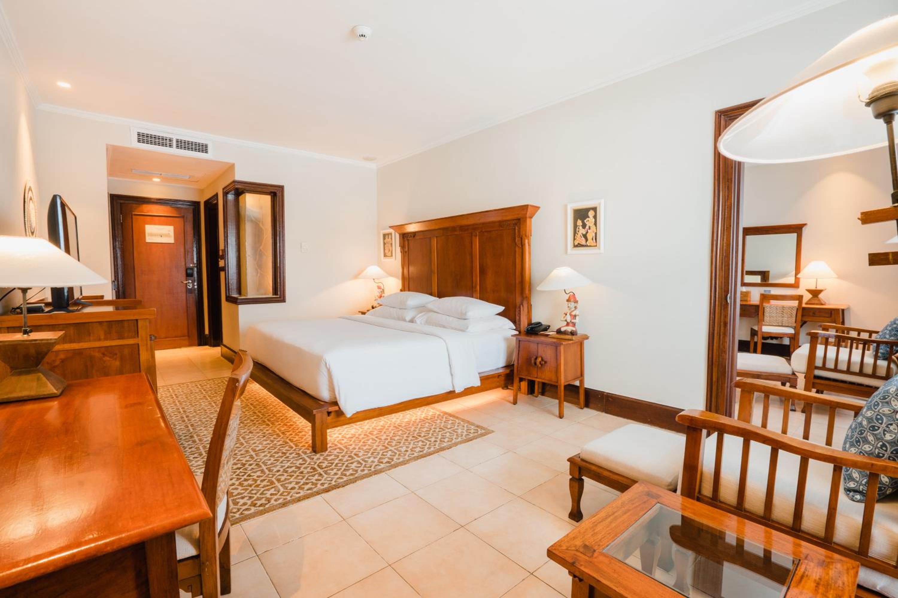 Deluxe Family Room Interconnecting