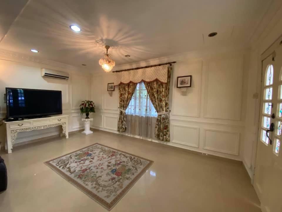 Four-Bedroom House photo 2