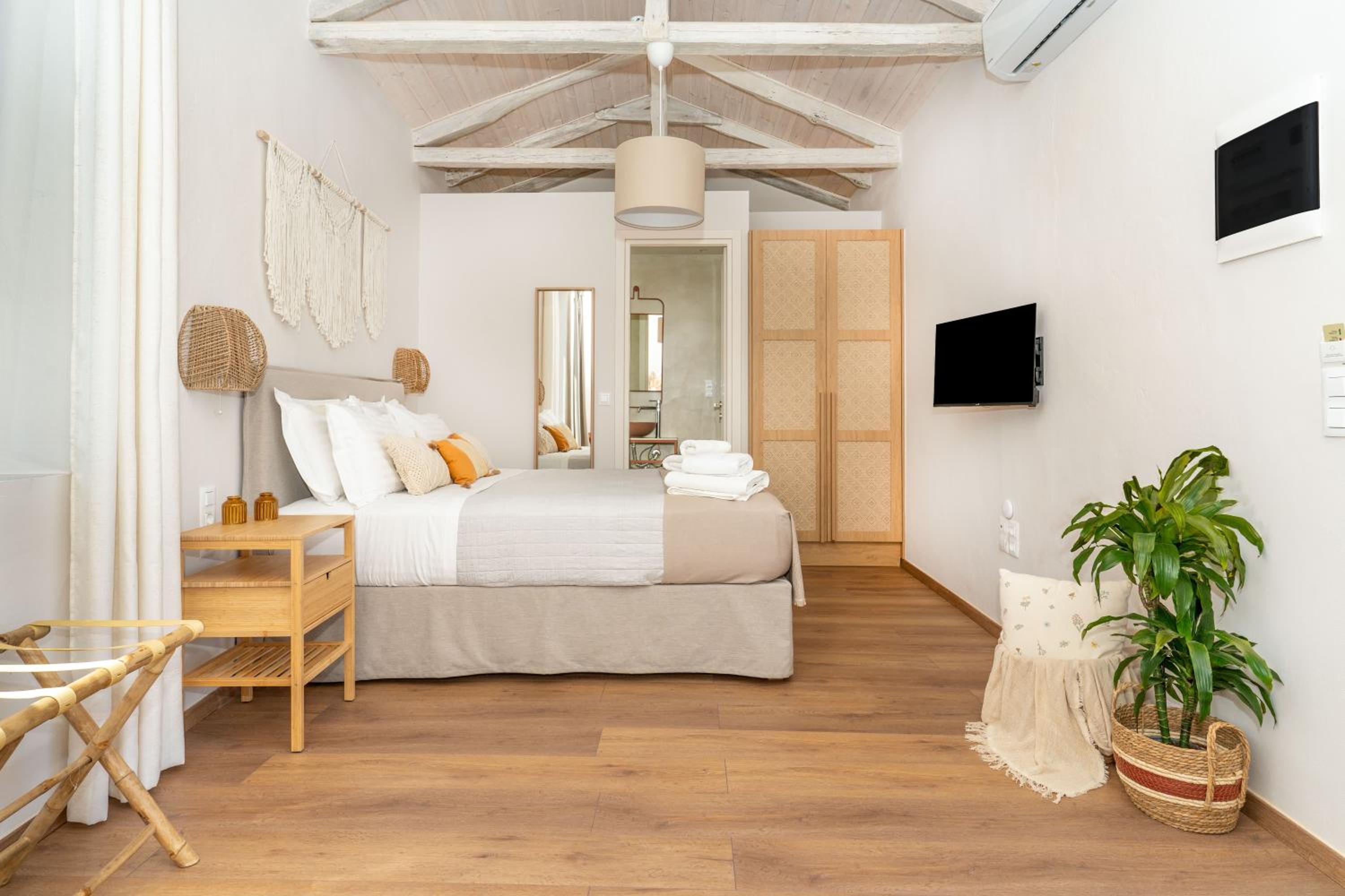 Deluxe Double Room with Balcony and Sea View