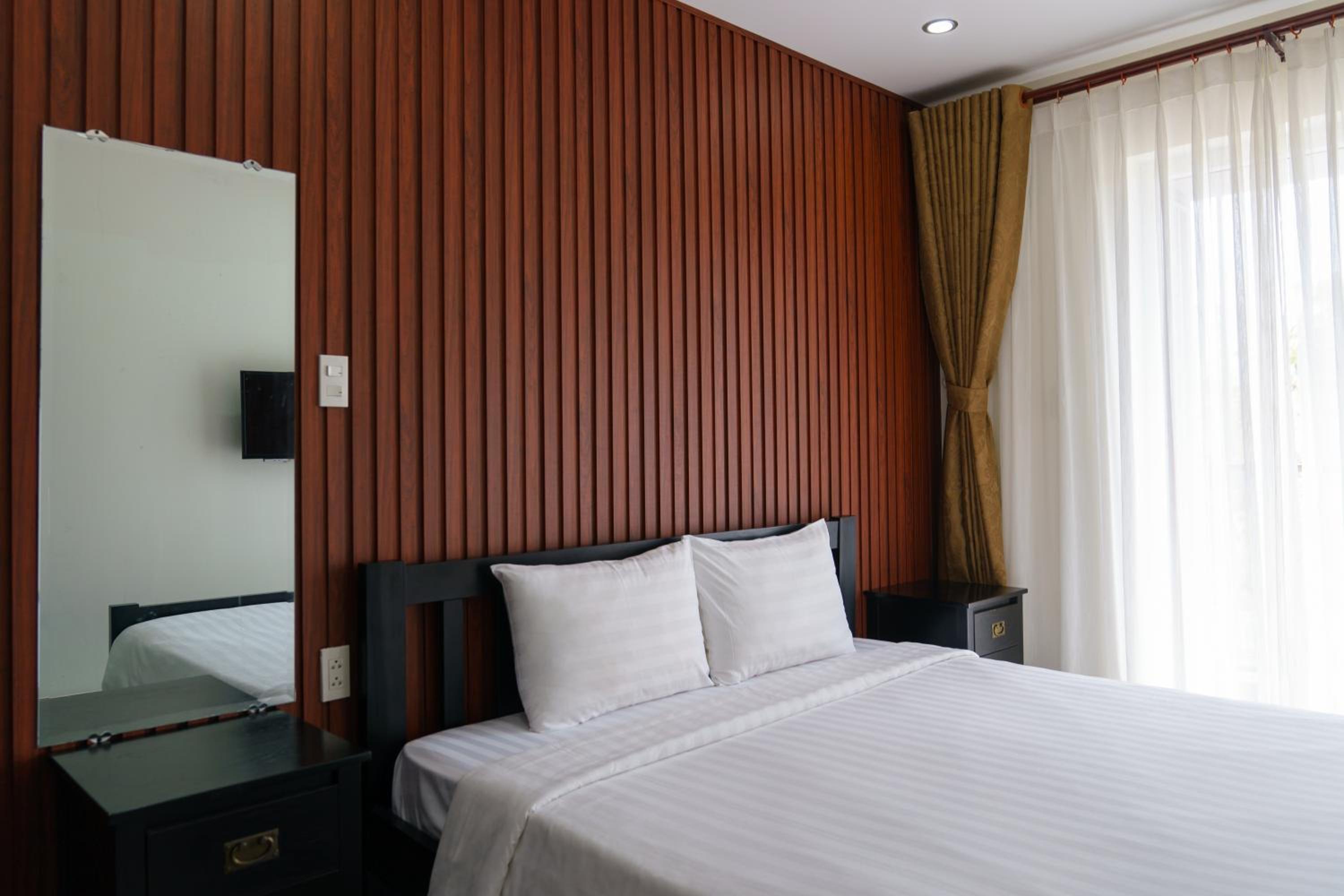 One-Bedroom Apartment - Photo 7