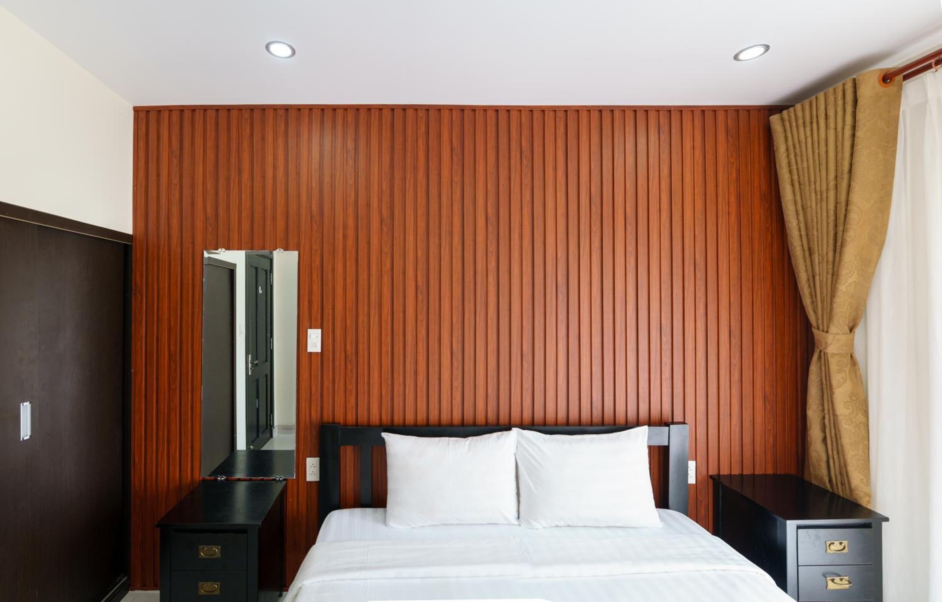 One-Bedroom Apartment - Photo 8