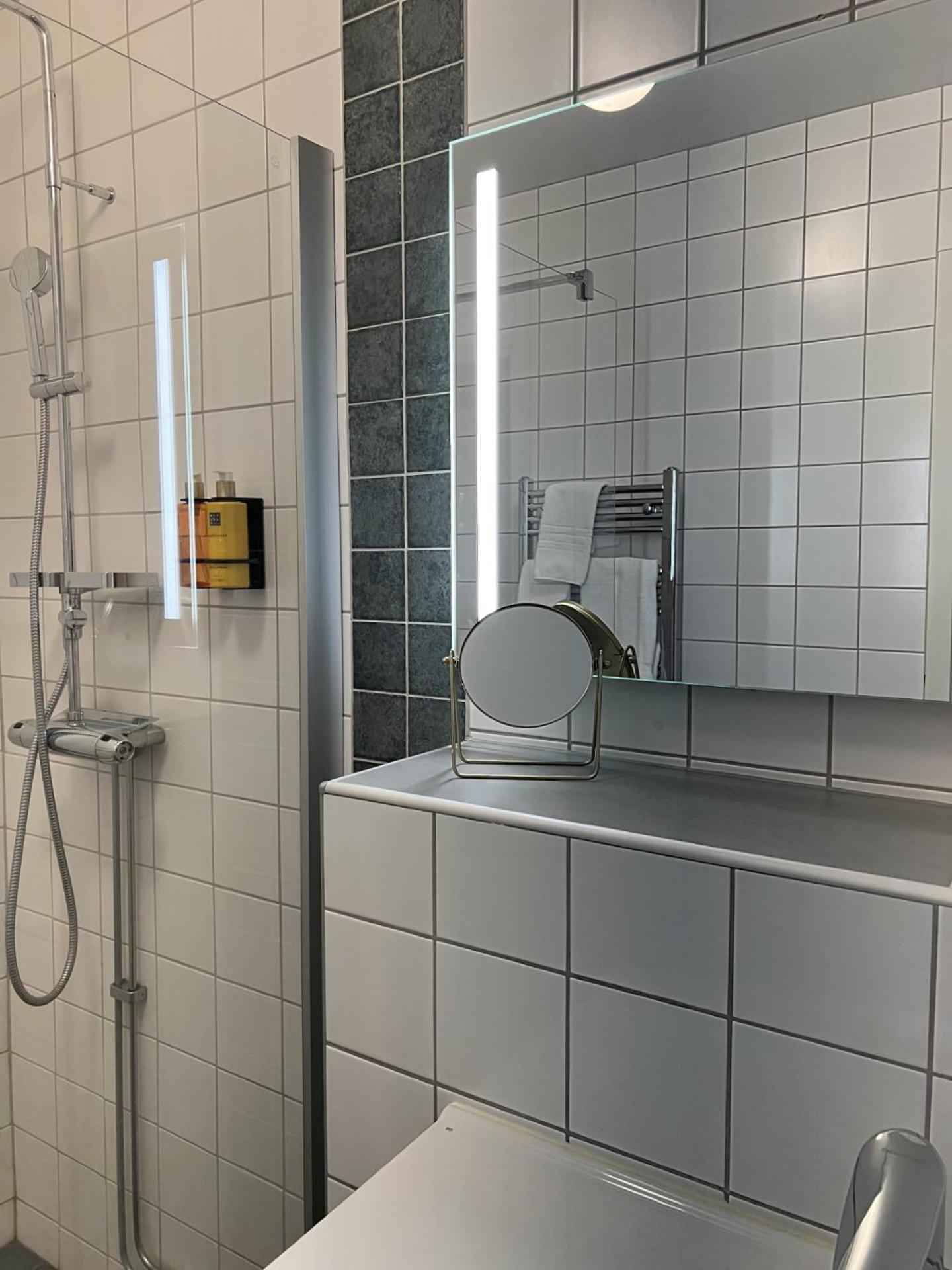 Deluxe Double Room with Shower - Photo 2