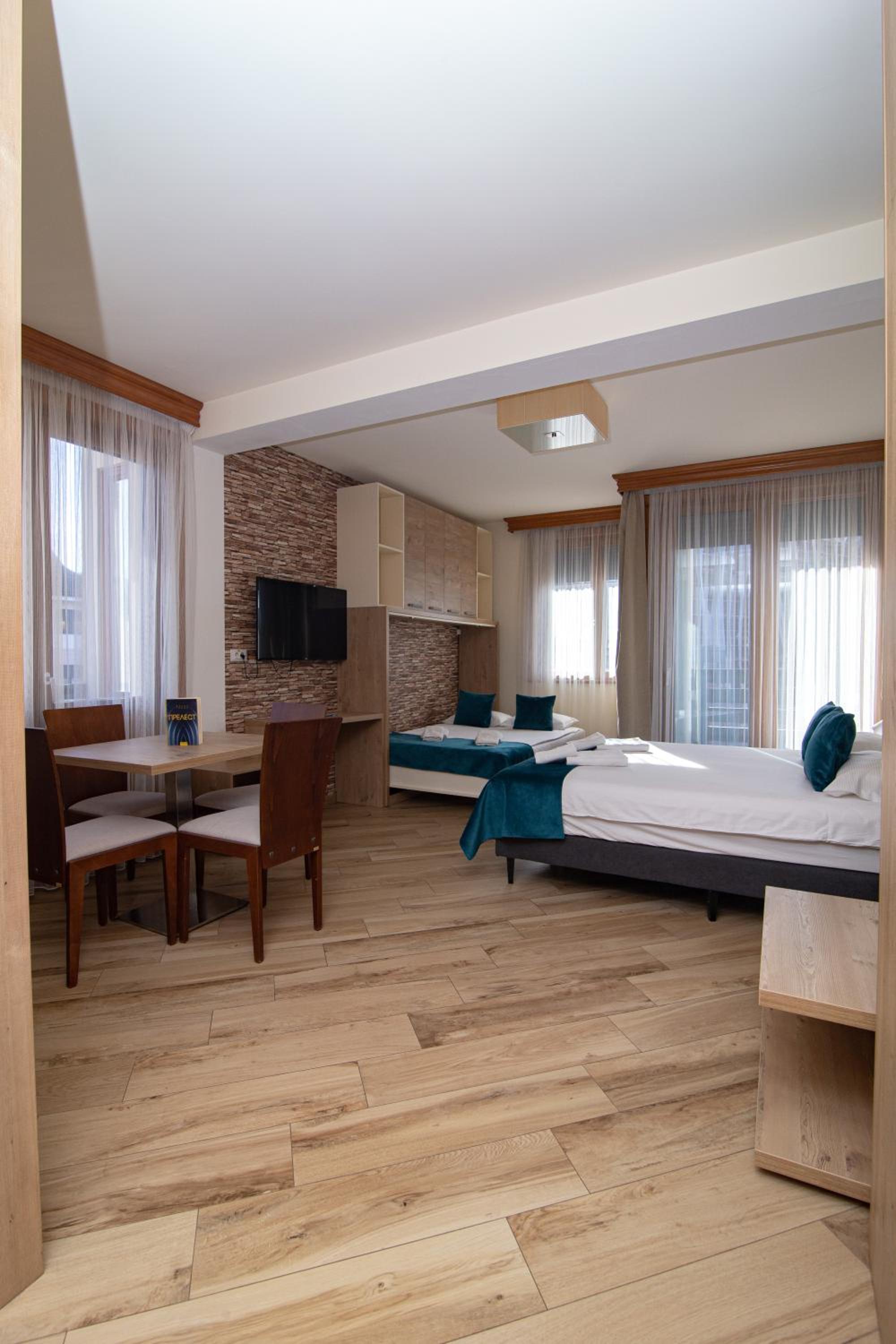 Studio Apartment - Photo 10