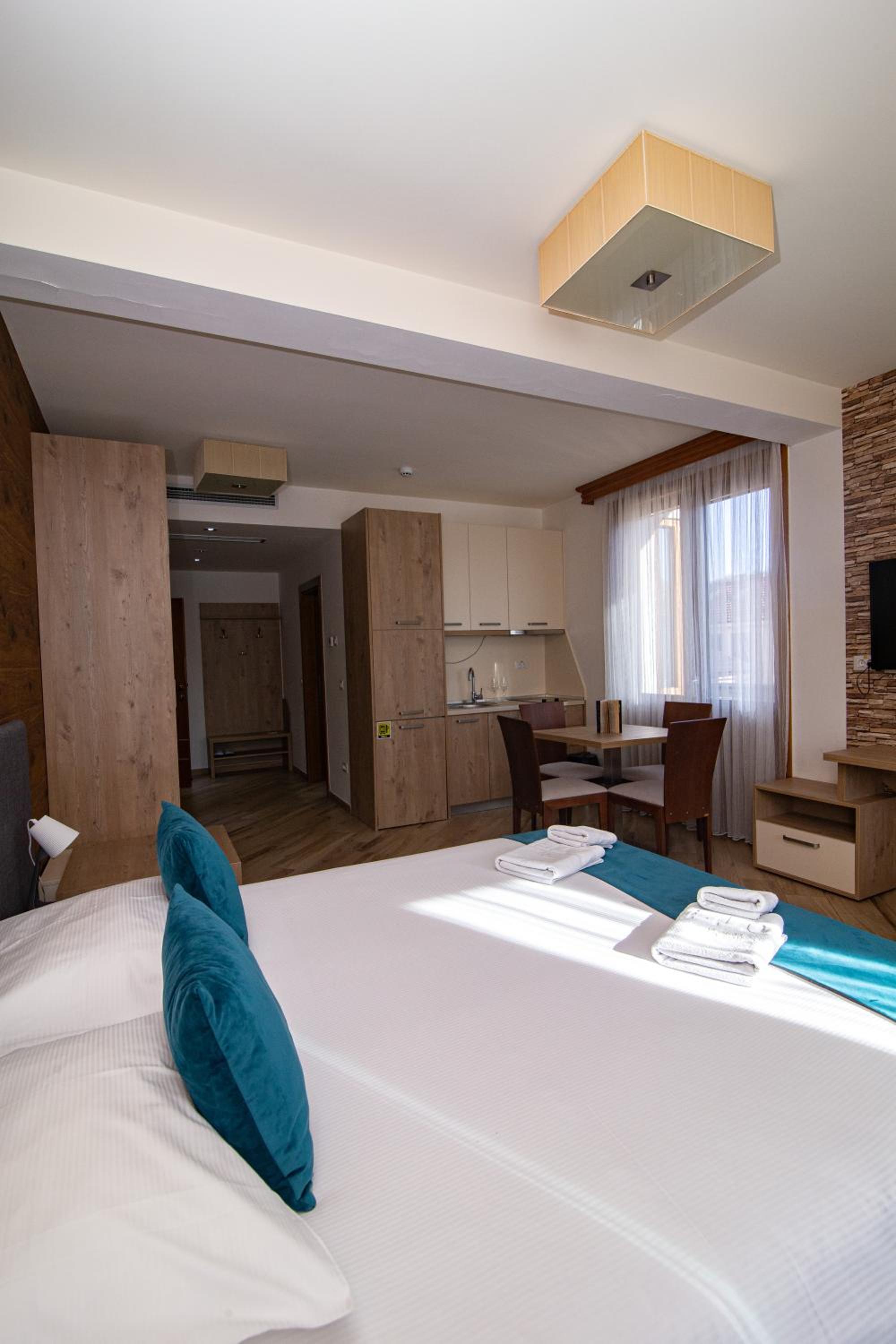 Studio Apartment - Photo 15
