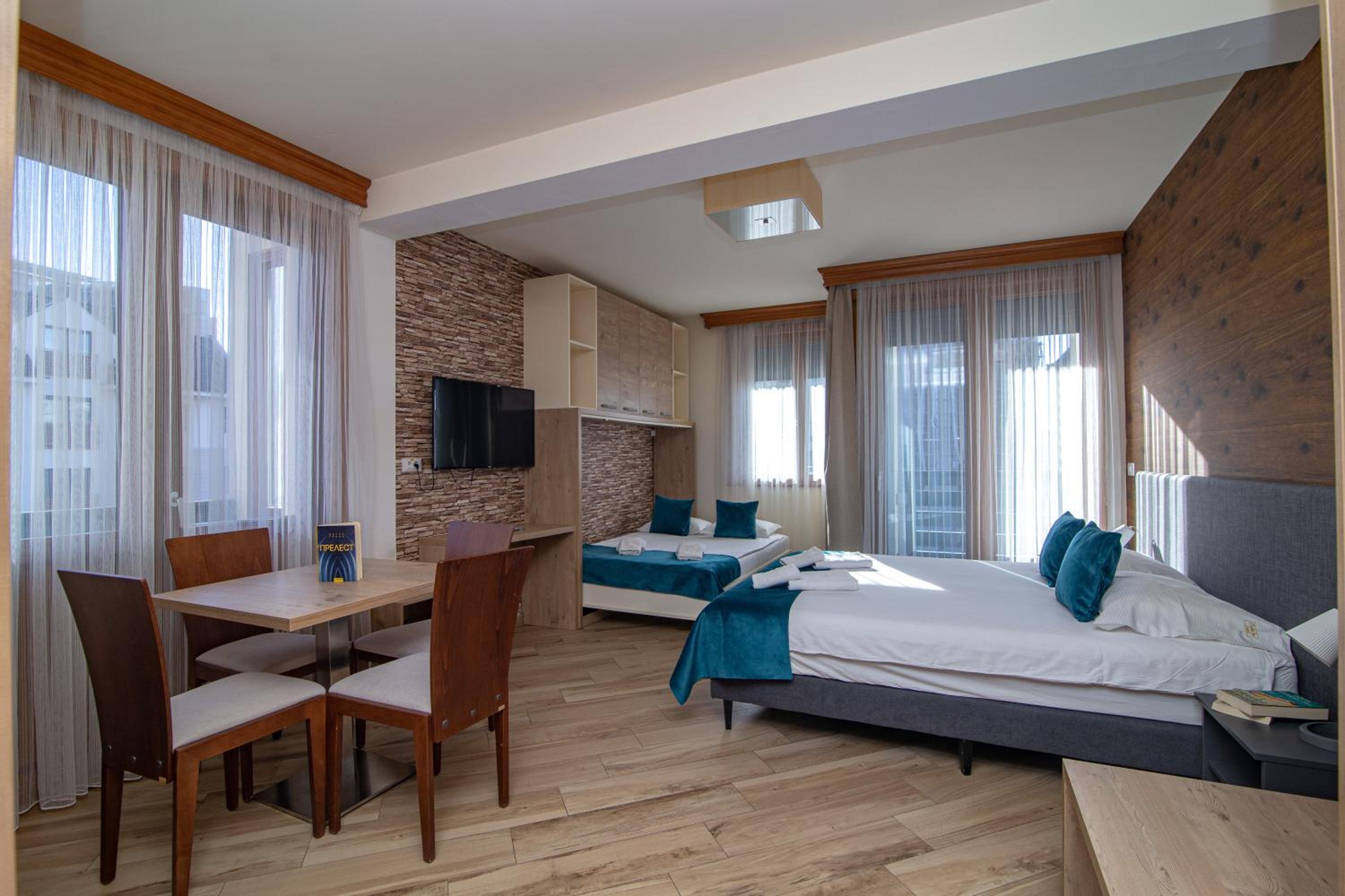Studio Apartment - Photo 1