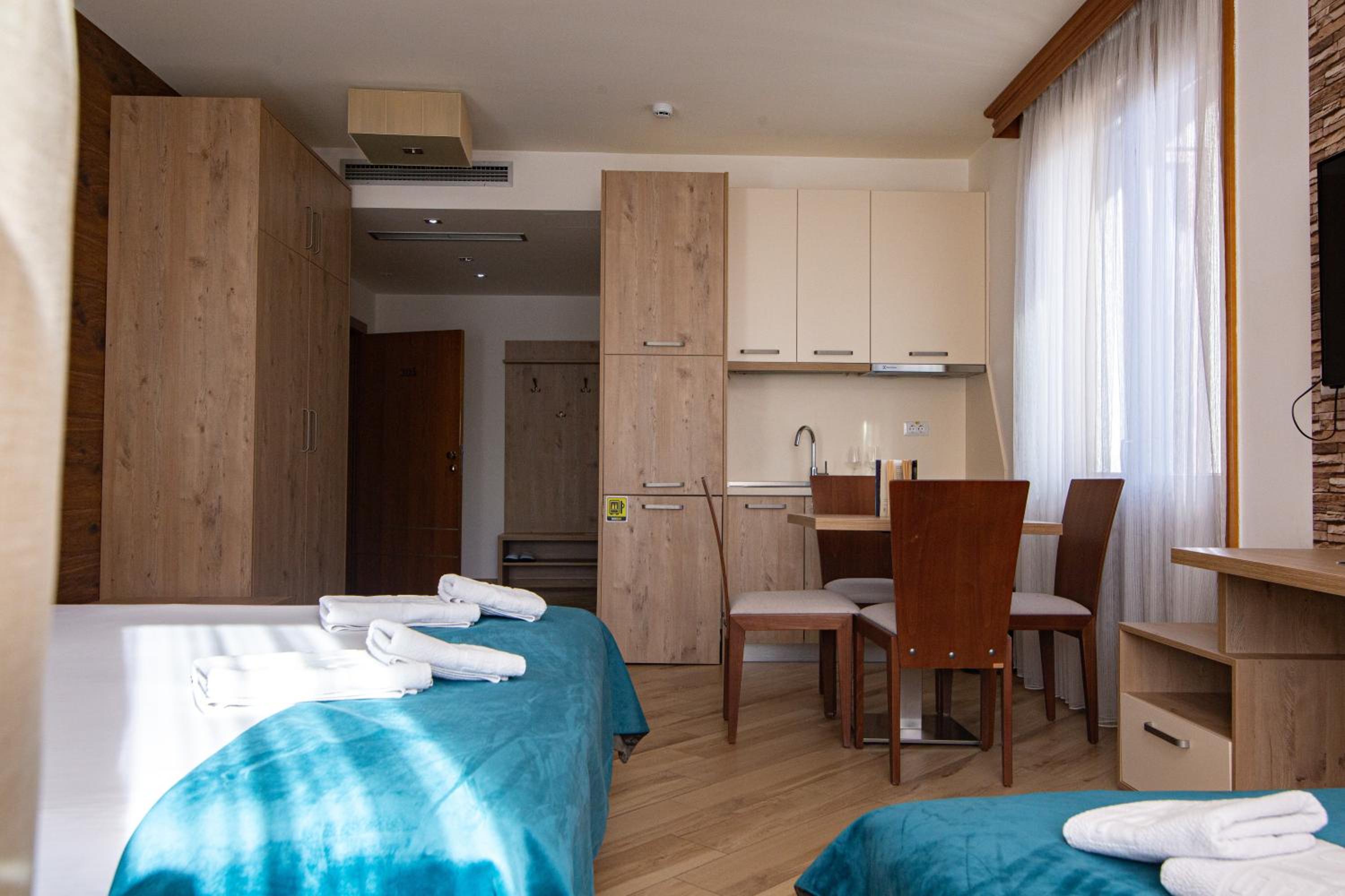 Studio Apartment - Photo 8