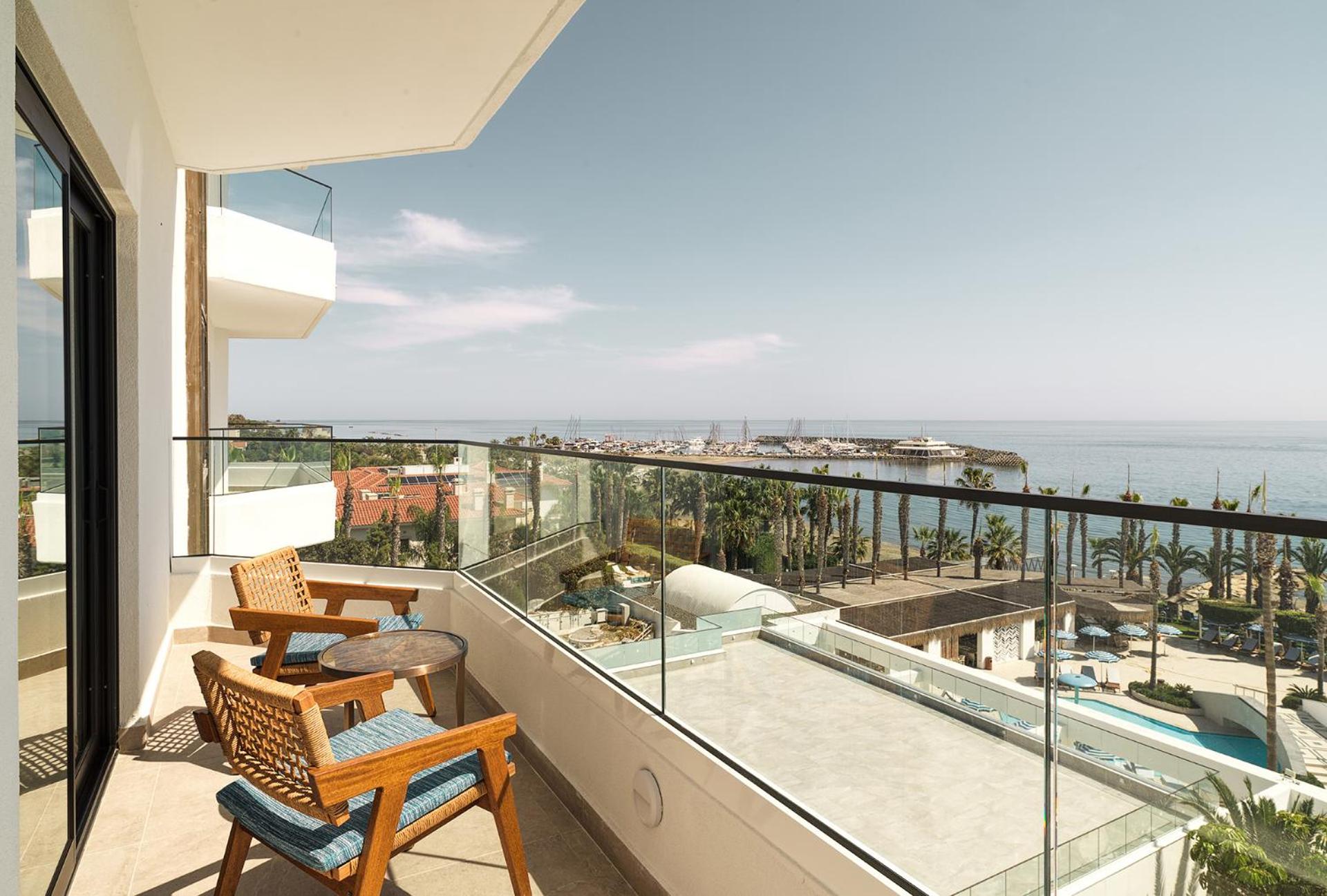 Signature One Bedroom Suite Sea View - Photo 4