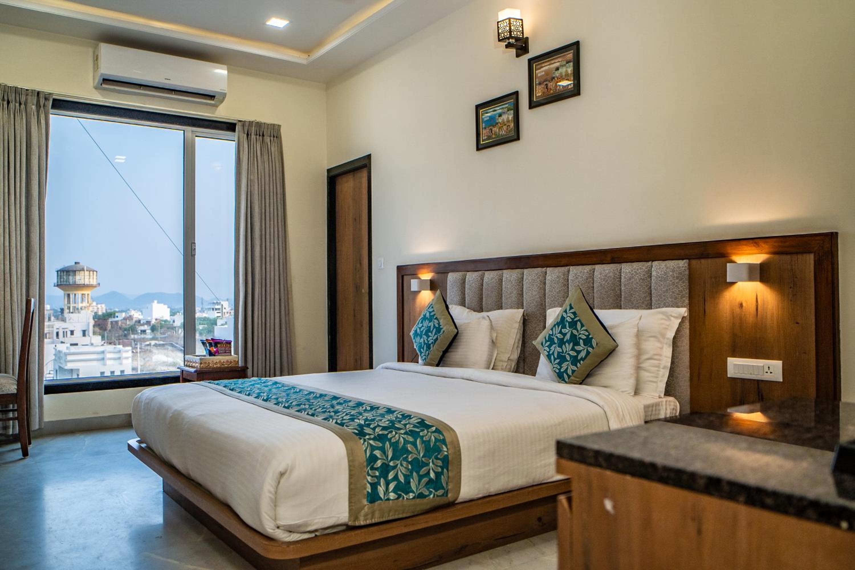 Deluxe King Room