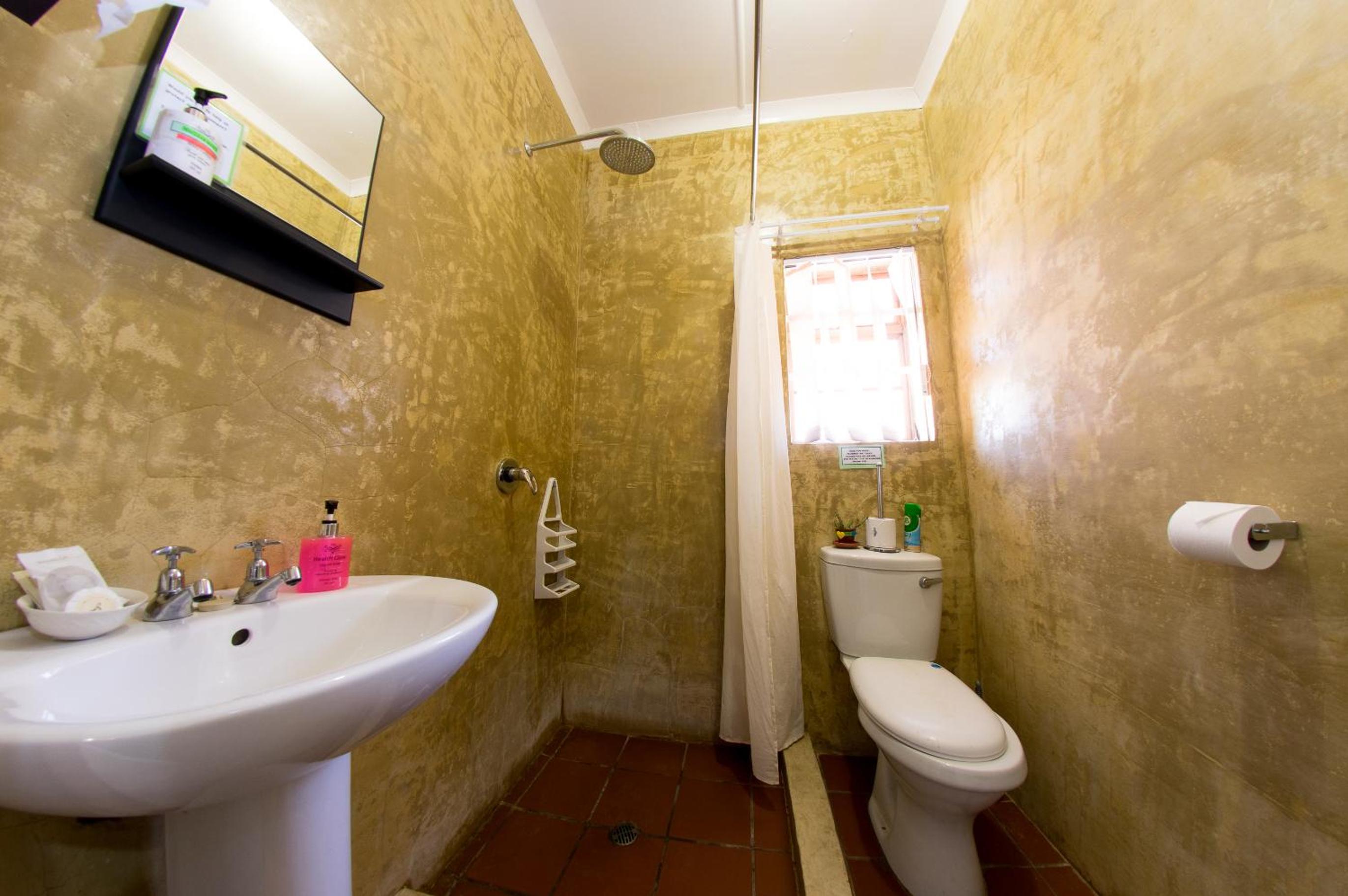Single Room with Private Bathroom photo 2