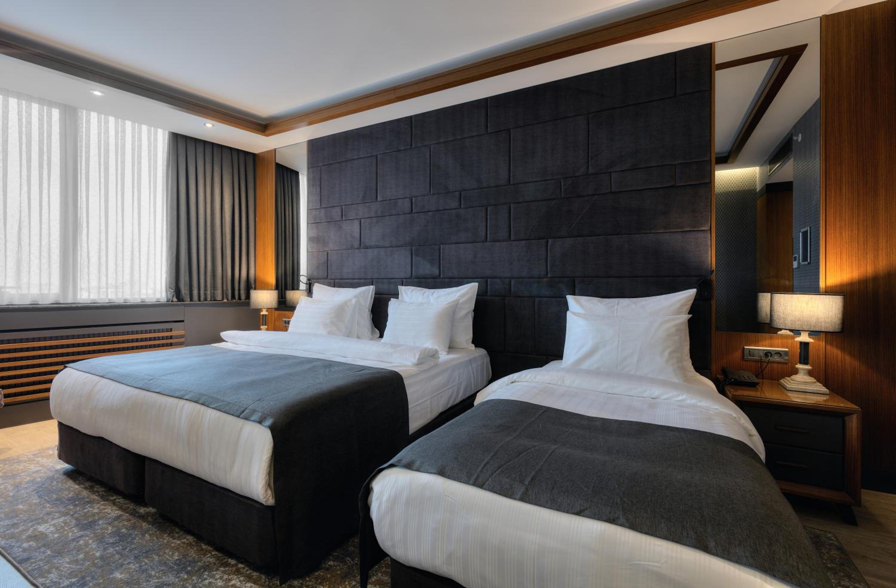 Standard Room with Square View - Photo 3