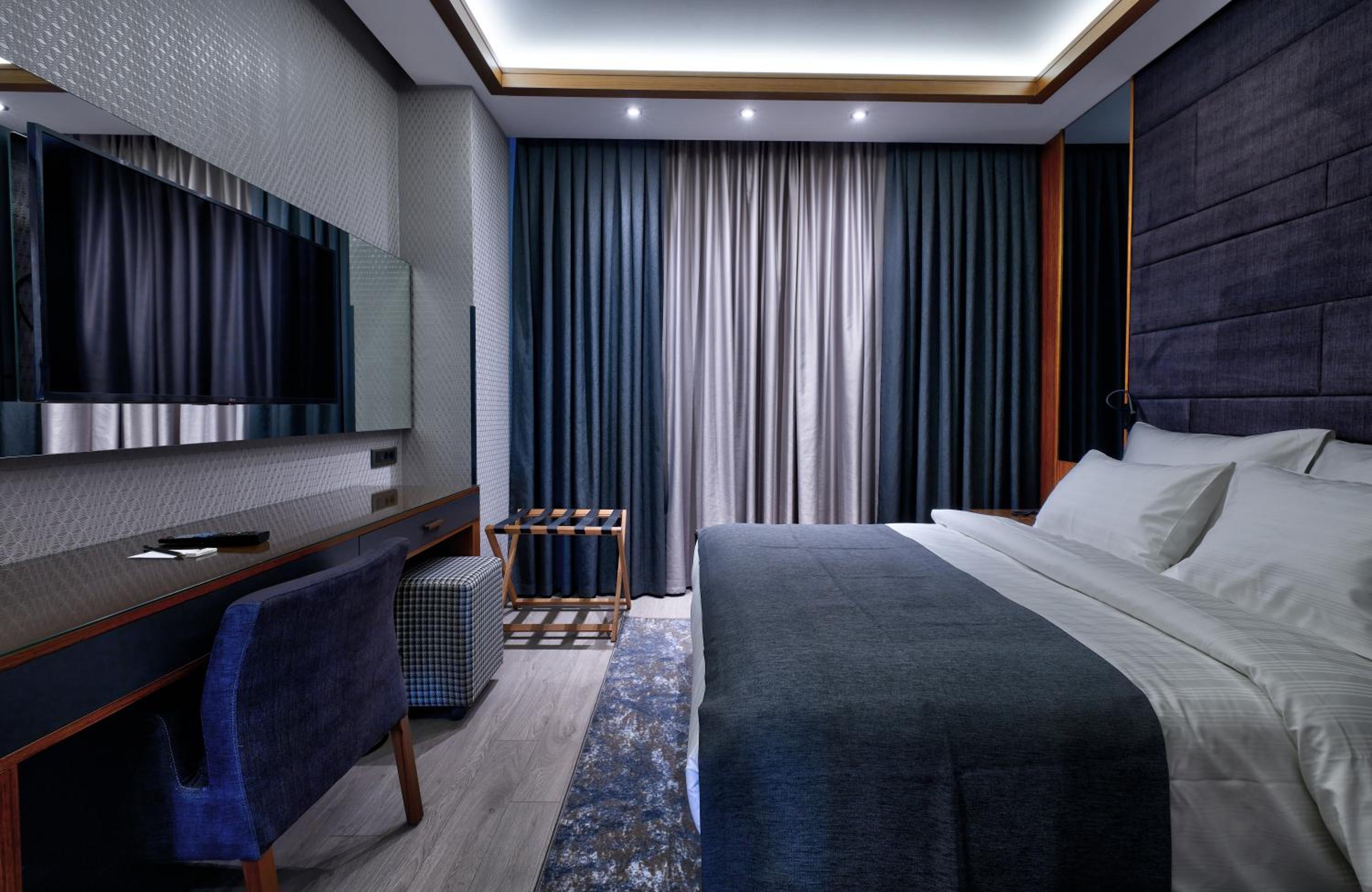 Standard Room with Square View - Photo 1