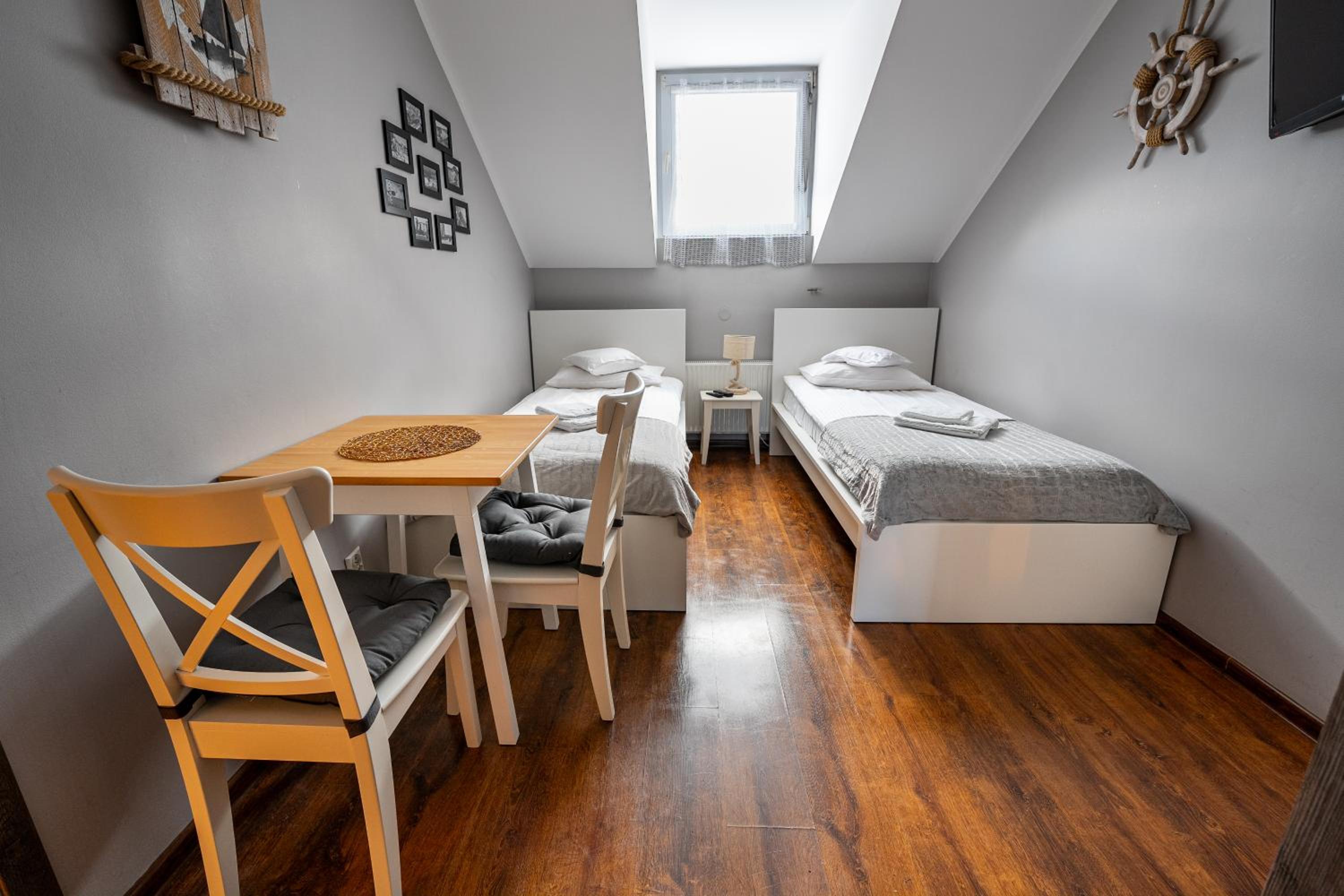 Twin Room - Photo 4