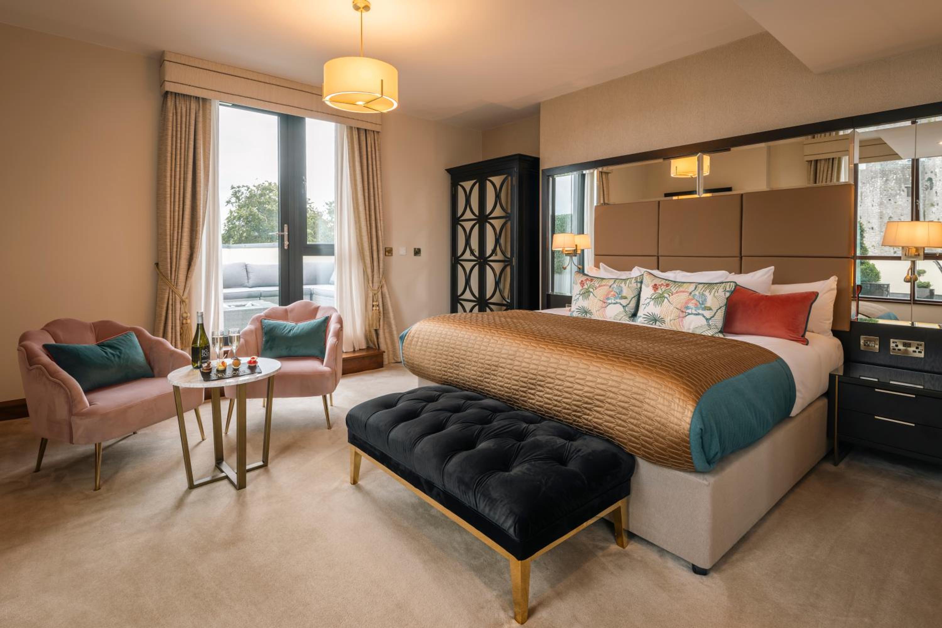 Deluxe Suite - Photo 1