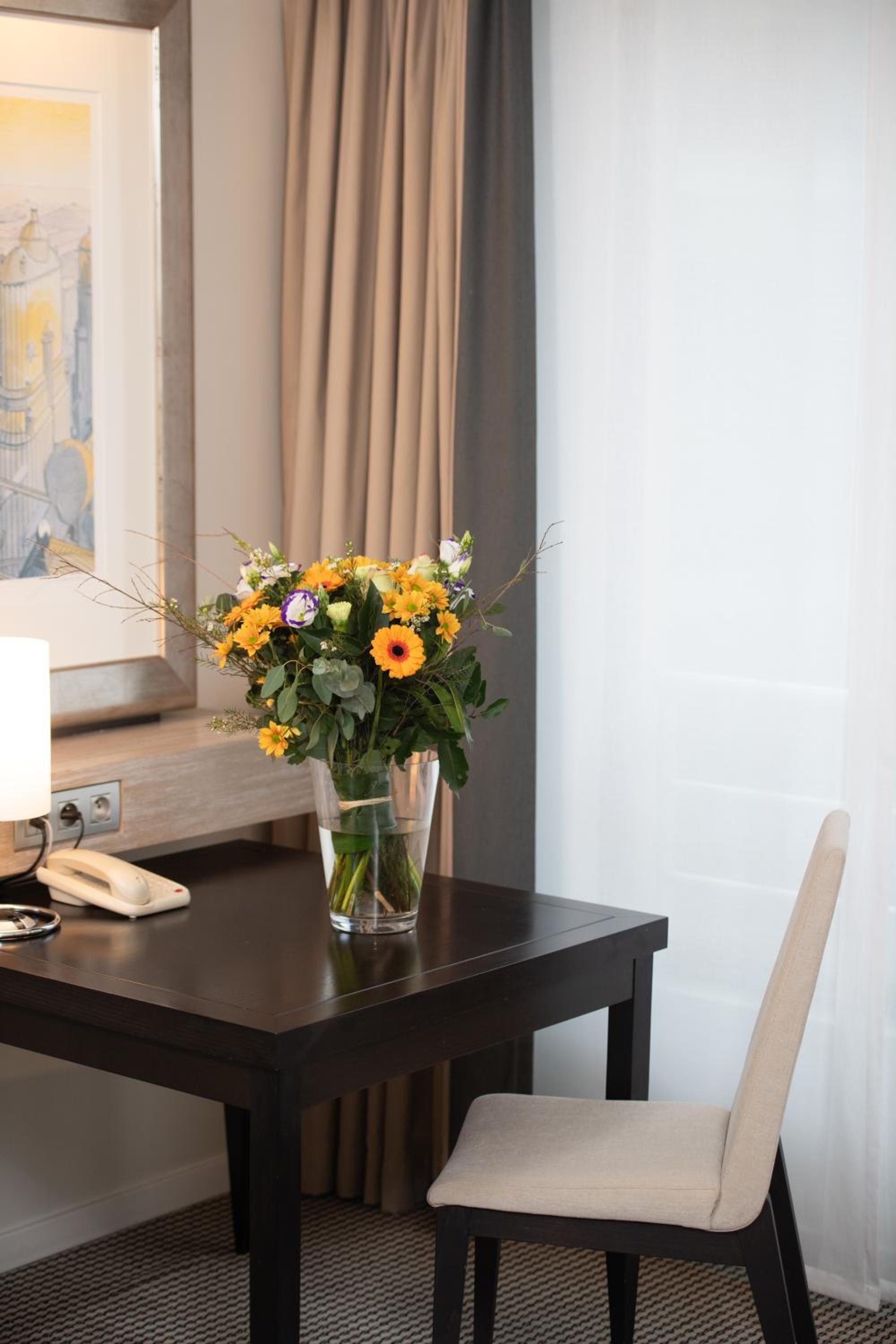 Classic King Room - Photo 5
