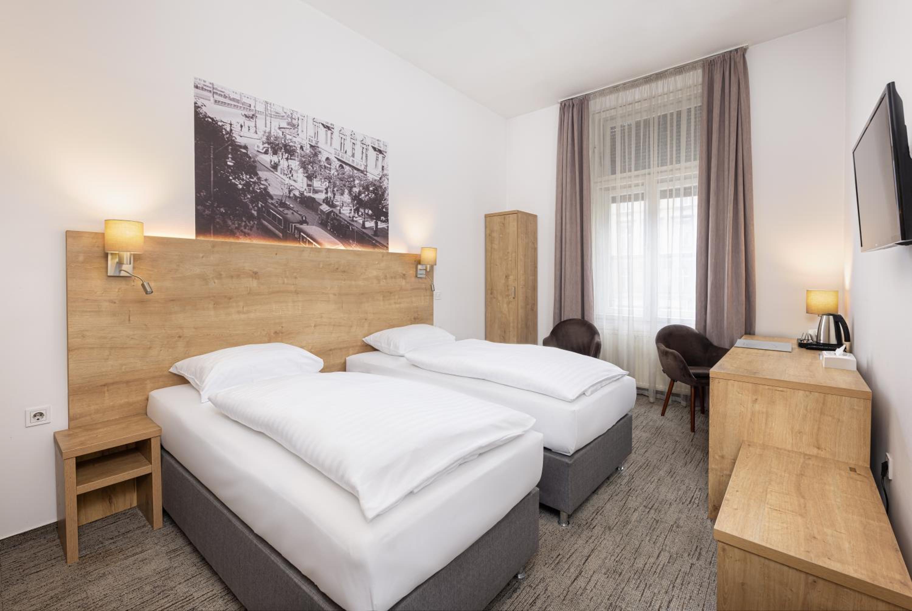 Double or Twin Room - Photo 5
