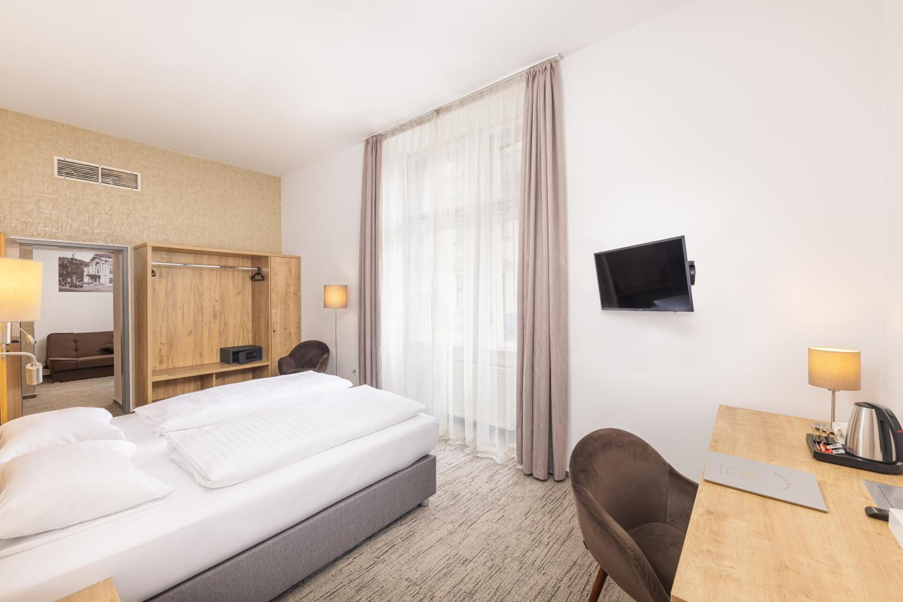 Double or Twin Room - Photo 12